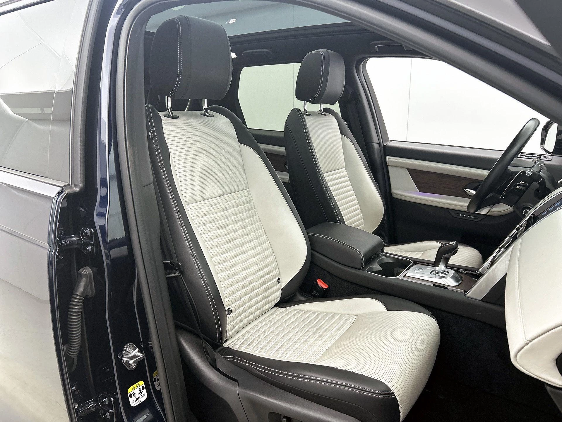 Land Rover-Discovery Sport-image-44