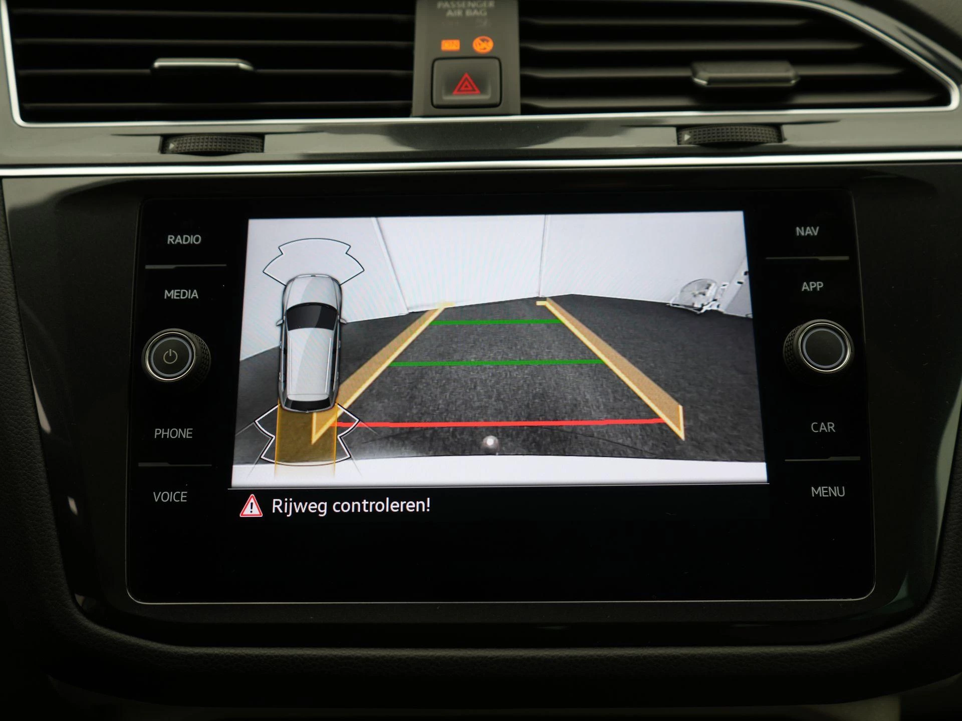 Volkswagen-Tiguan-image-11