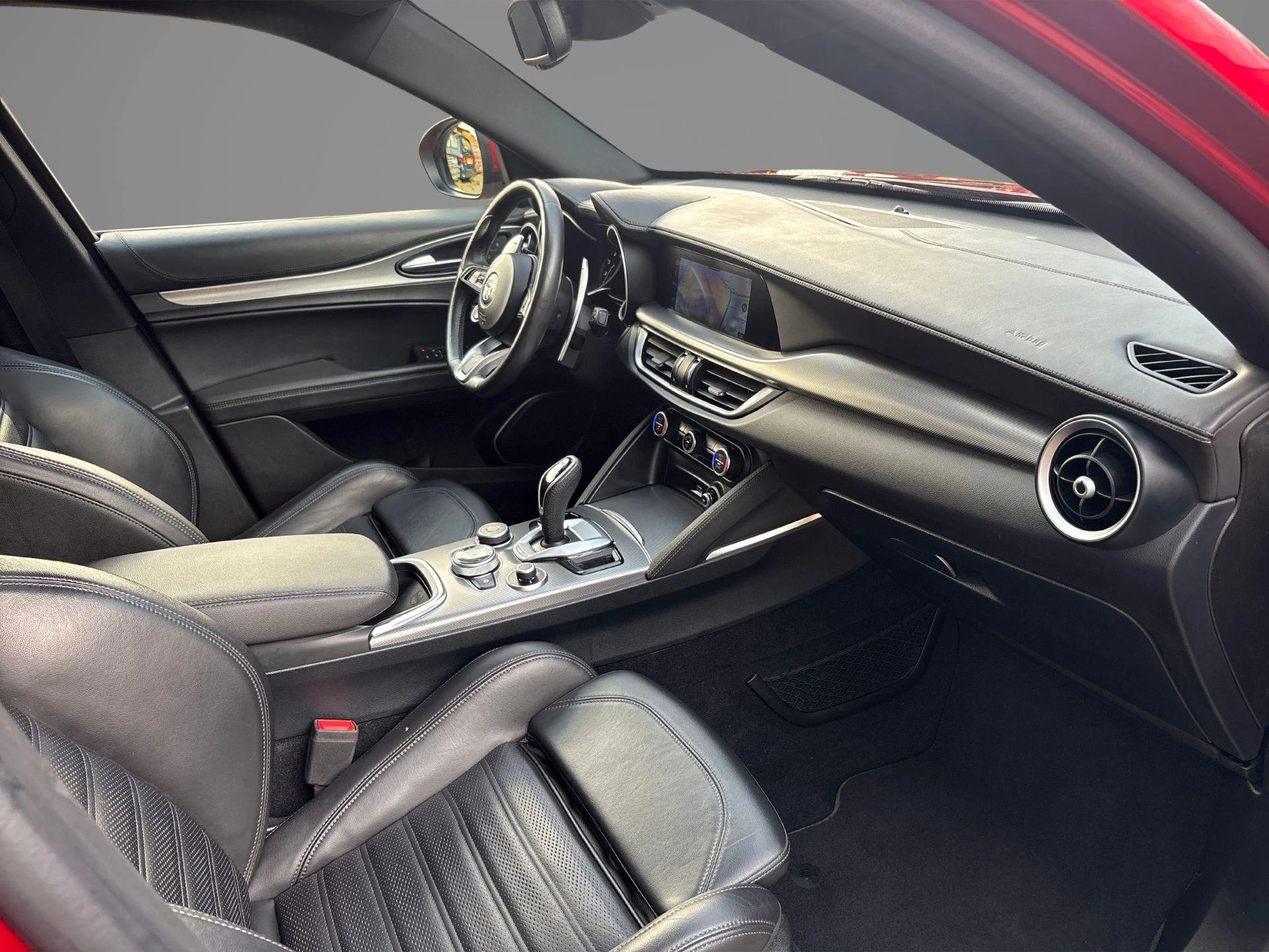 Alfa Romeo-Stelvio-image-4