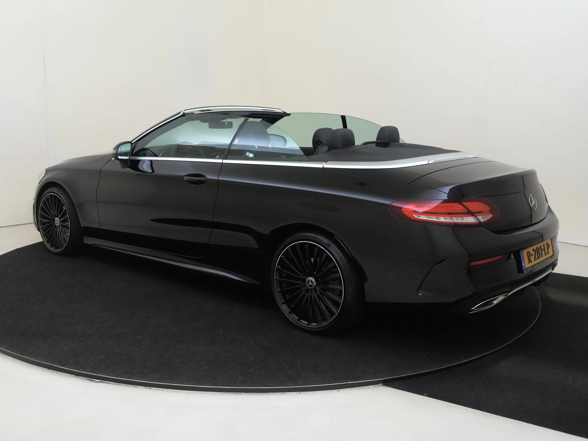 Mercedes-Benz-C-Klasse-image-2