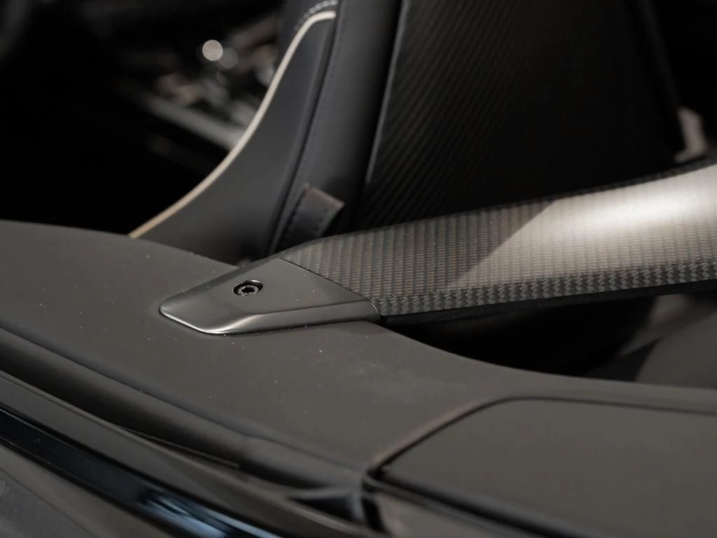 Aston Martin-Vanquish-image-22
