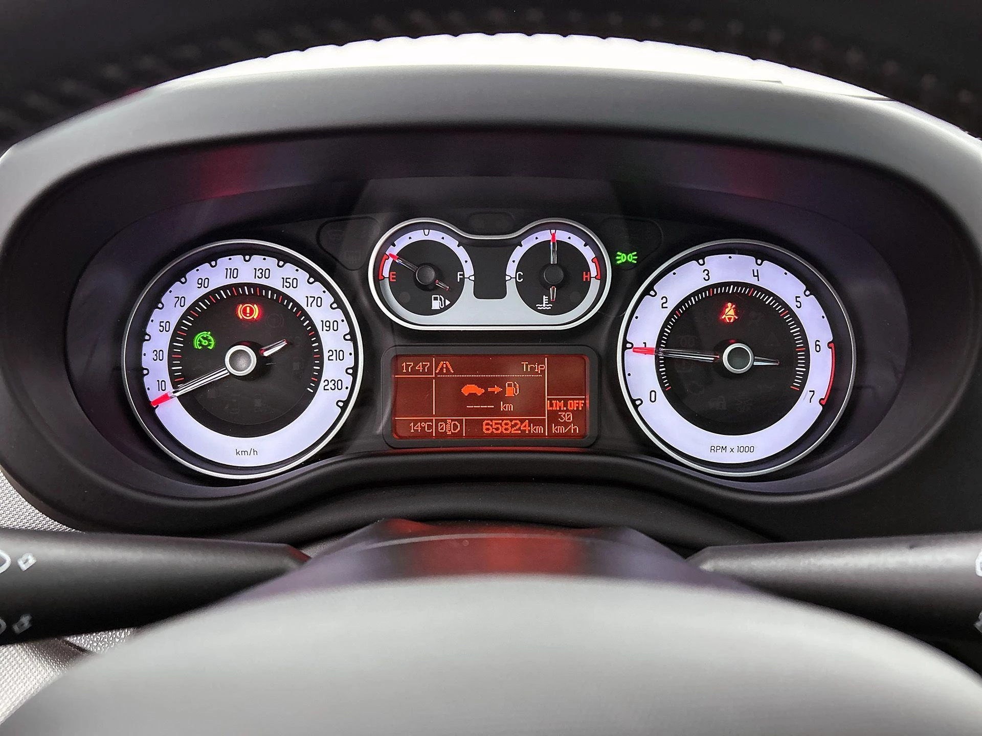 Fiat-500L-image-9