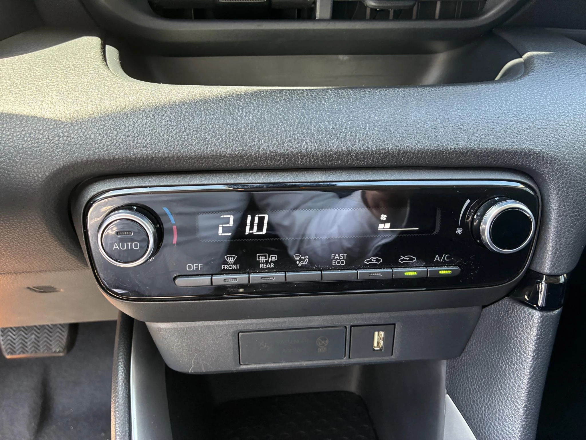 Toyota-Yaris-image-11