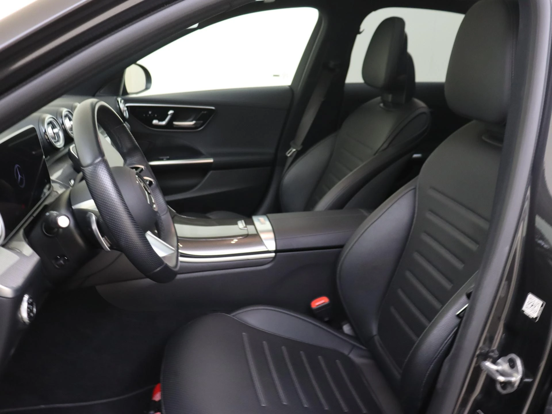 Mercedes-Benz-C-Klasse-image-10
