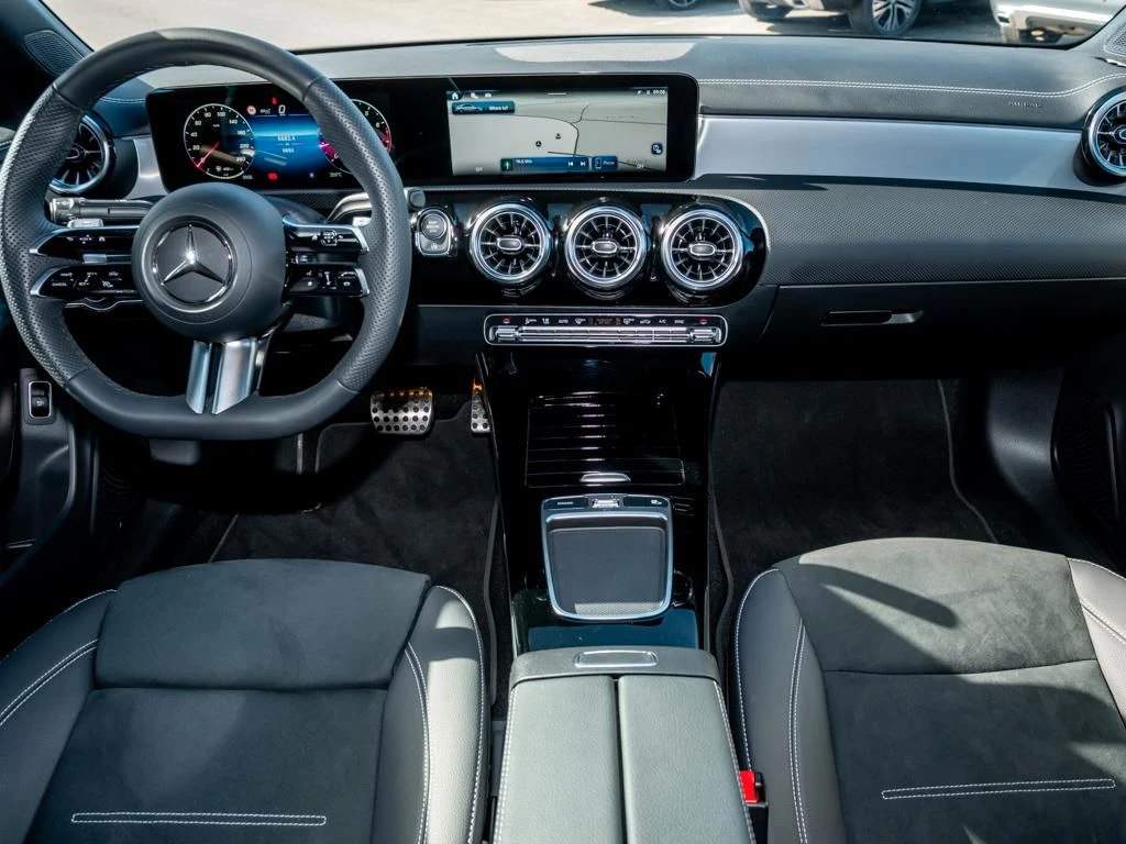 Mercedes-Benz-CLA 200-image-13