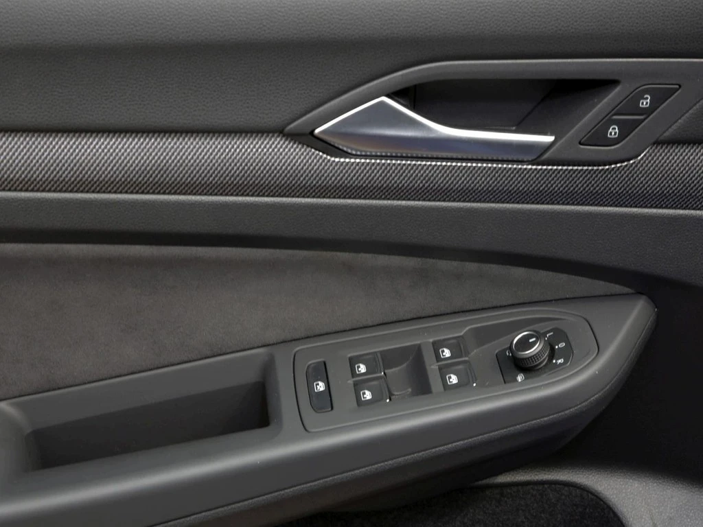 Volkswagen-Golf-image-15
