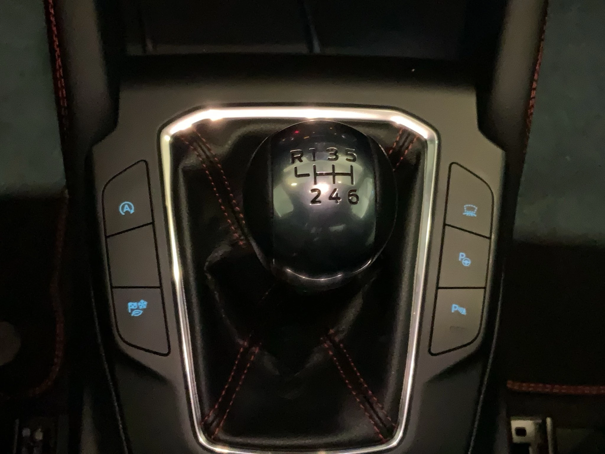Ford Kuga ST-Line X*PANO*AHK*KAM*ACC*NAVI*SOUND-SYS. LED Pano SHZ 4xSHZ