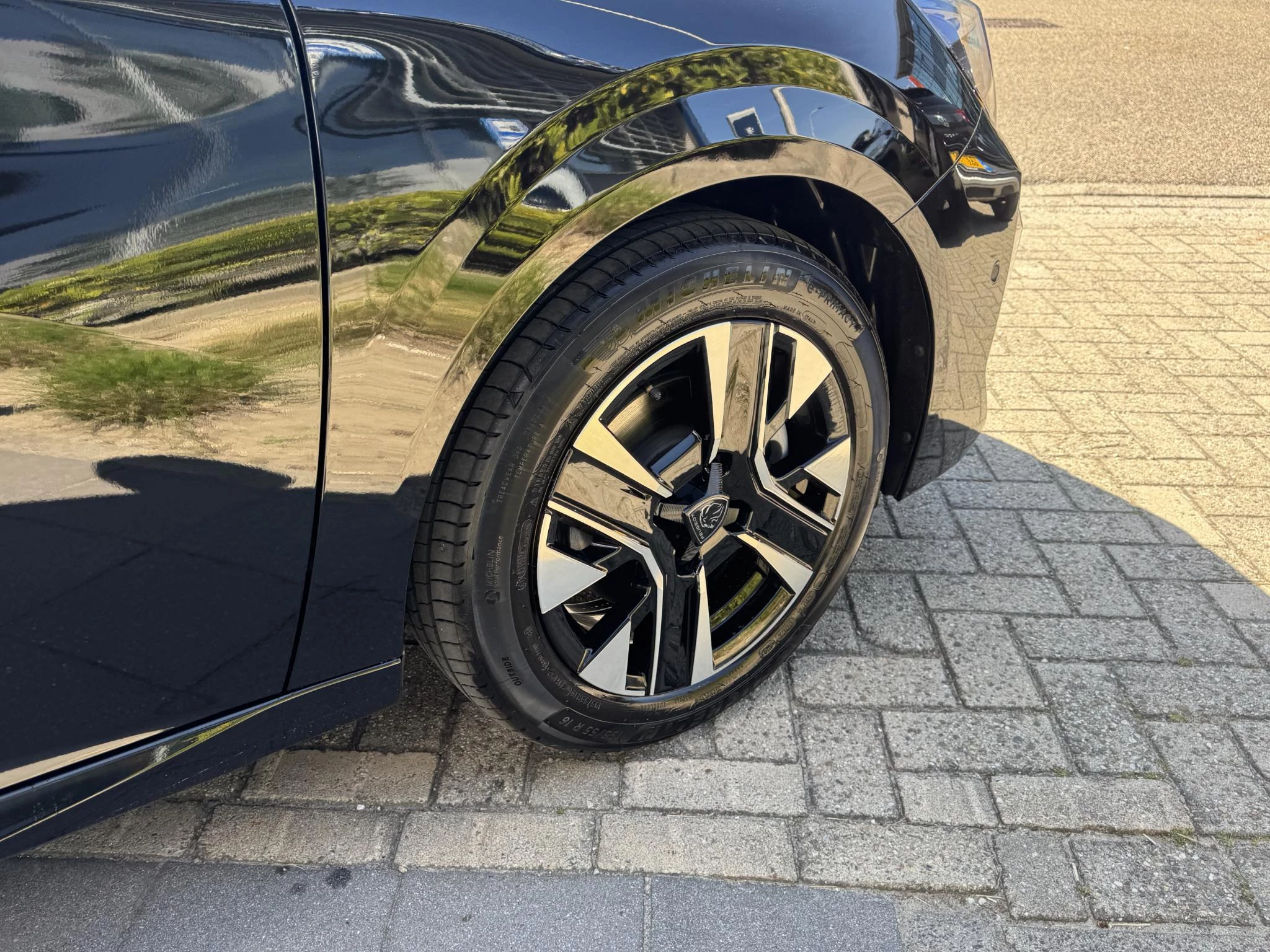 Peugeot-208-image-12