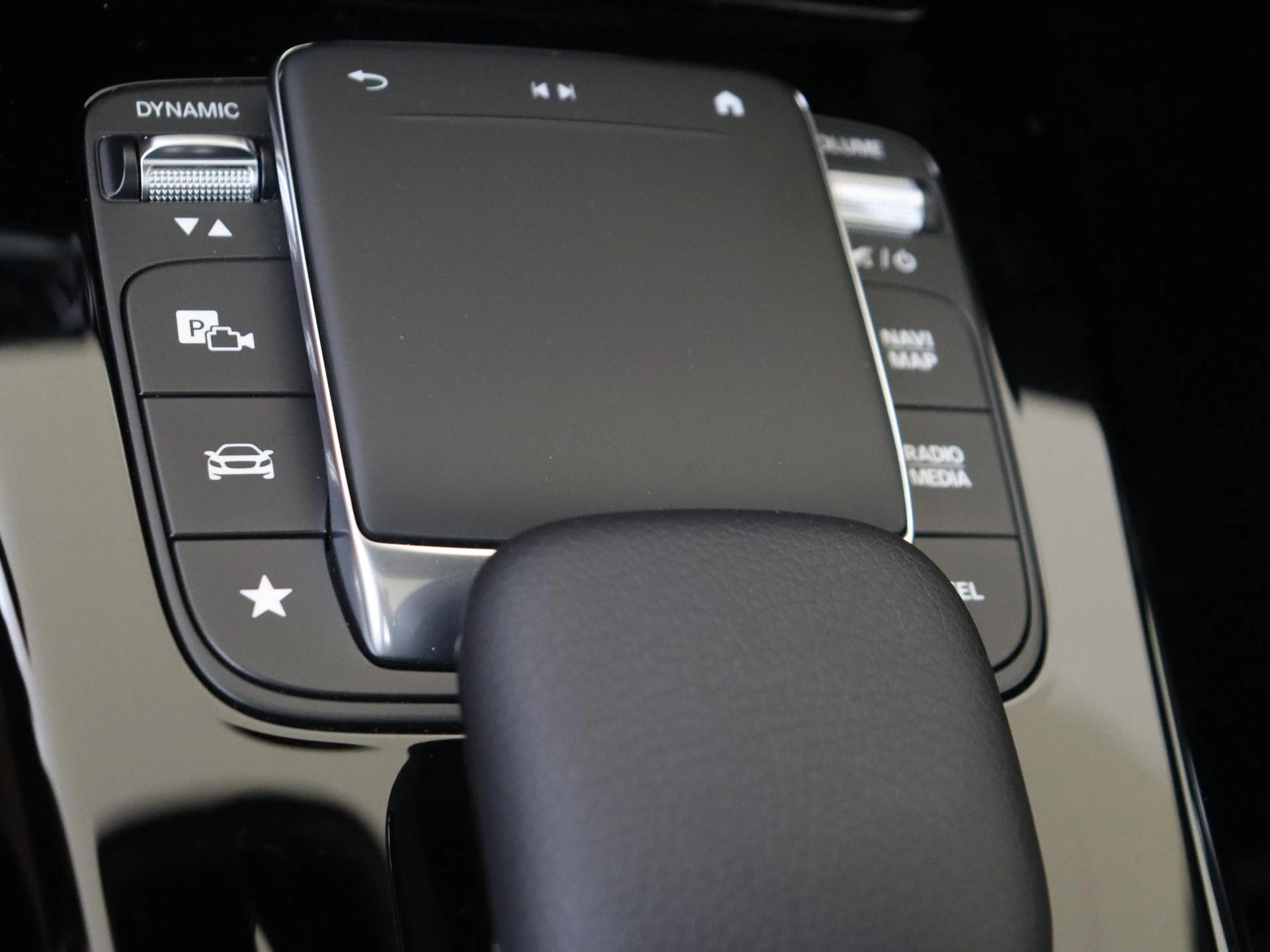 Mercedes-Benz-CLA-image-20