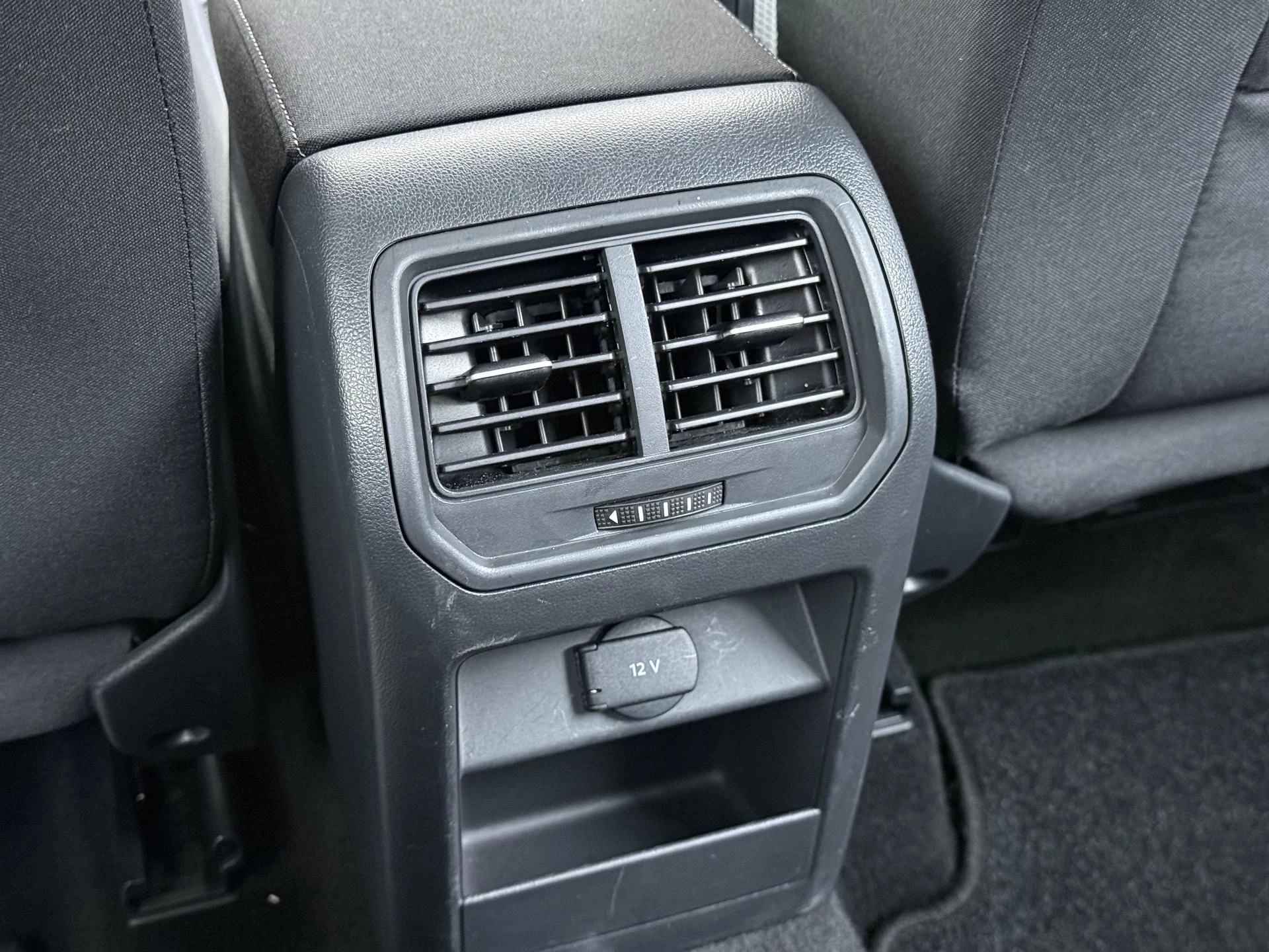 Volkswagen-Golf Sportsvan-image-10