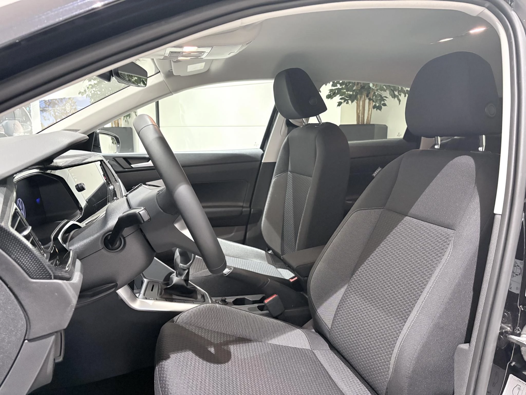 Volkswagen-Polo-image-10