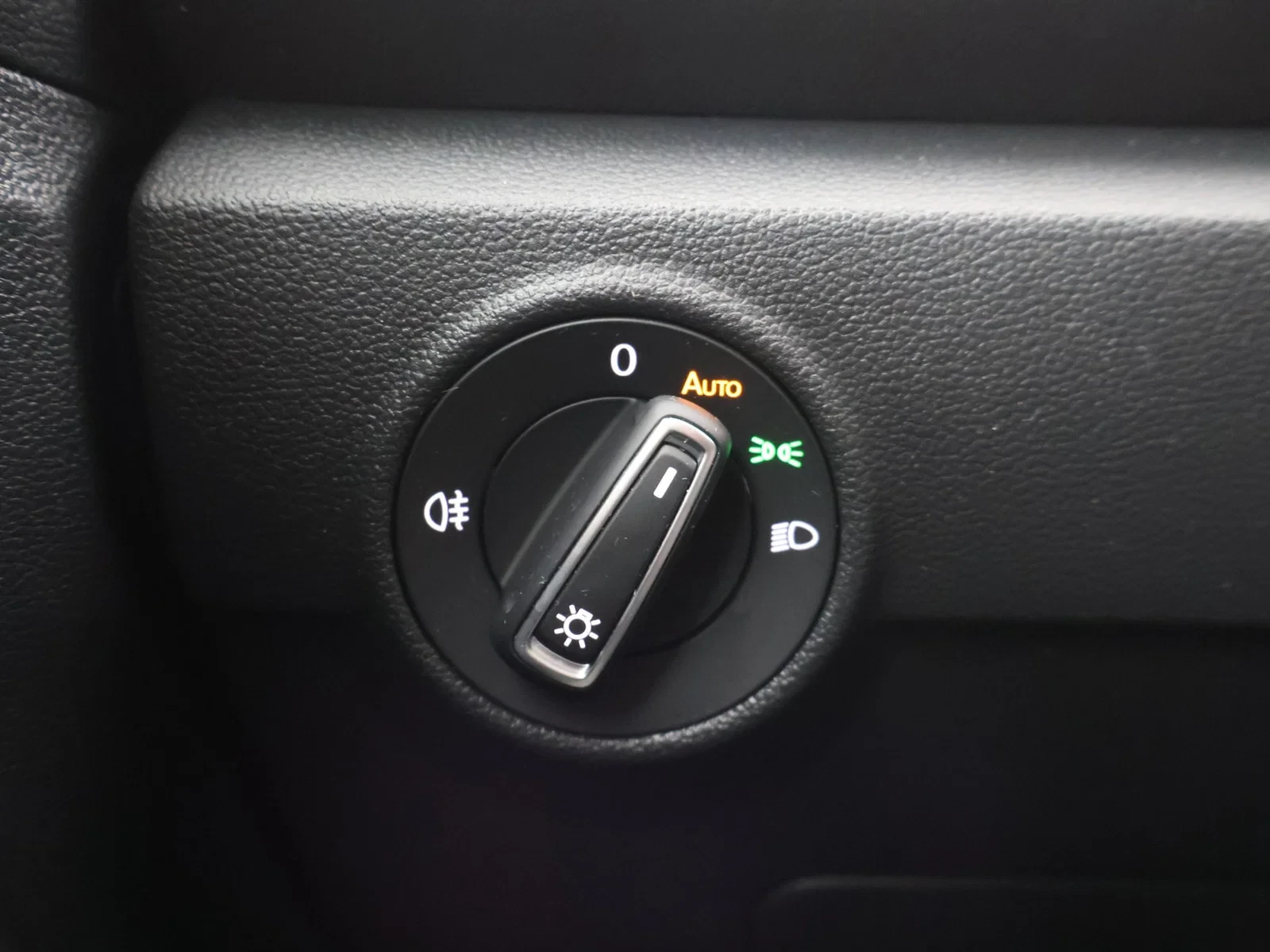 Volkswagen T-Roc T-Roc Style 1.6TDI 116PK *LEDER*PDC*ACC*AIRCO*APP-CONNECT*DAB-RADIO*ZETELVERWARMING*...*