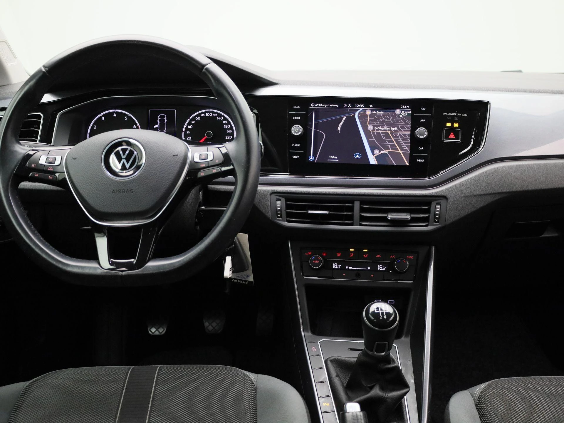 Volkswagen-Polo-image-6