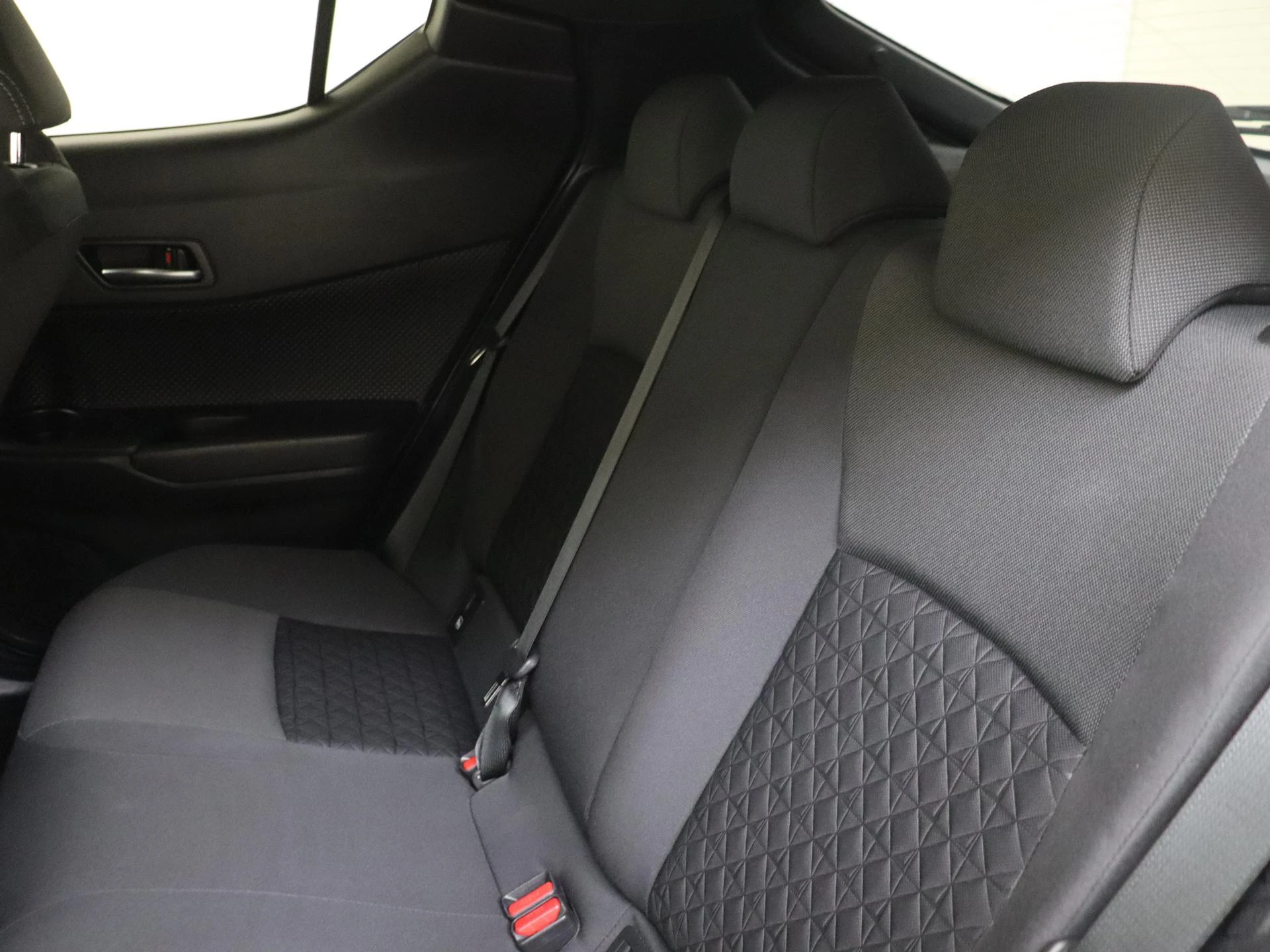 Toyota-C-HR-image-15
