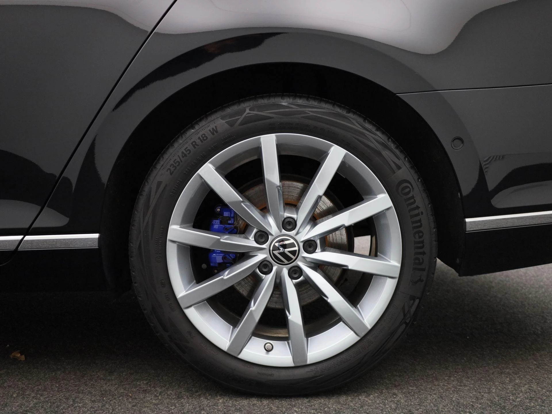 Volkswagen-Passat-image-12