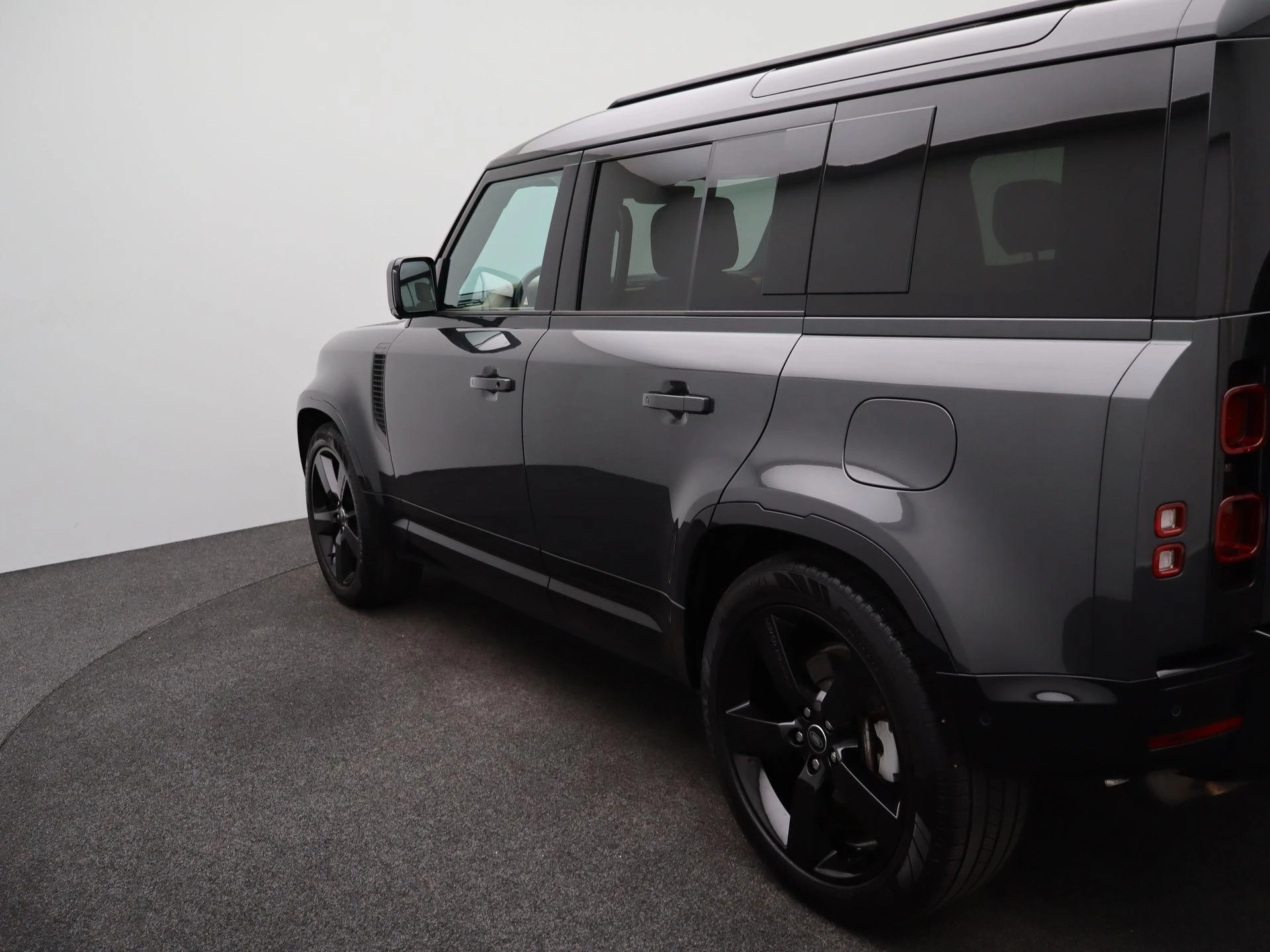 Land Rover Defender 110 2.0 P300e 110 X-Dynamic HSE