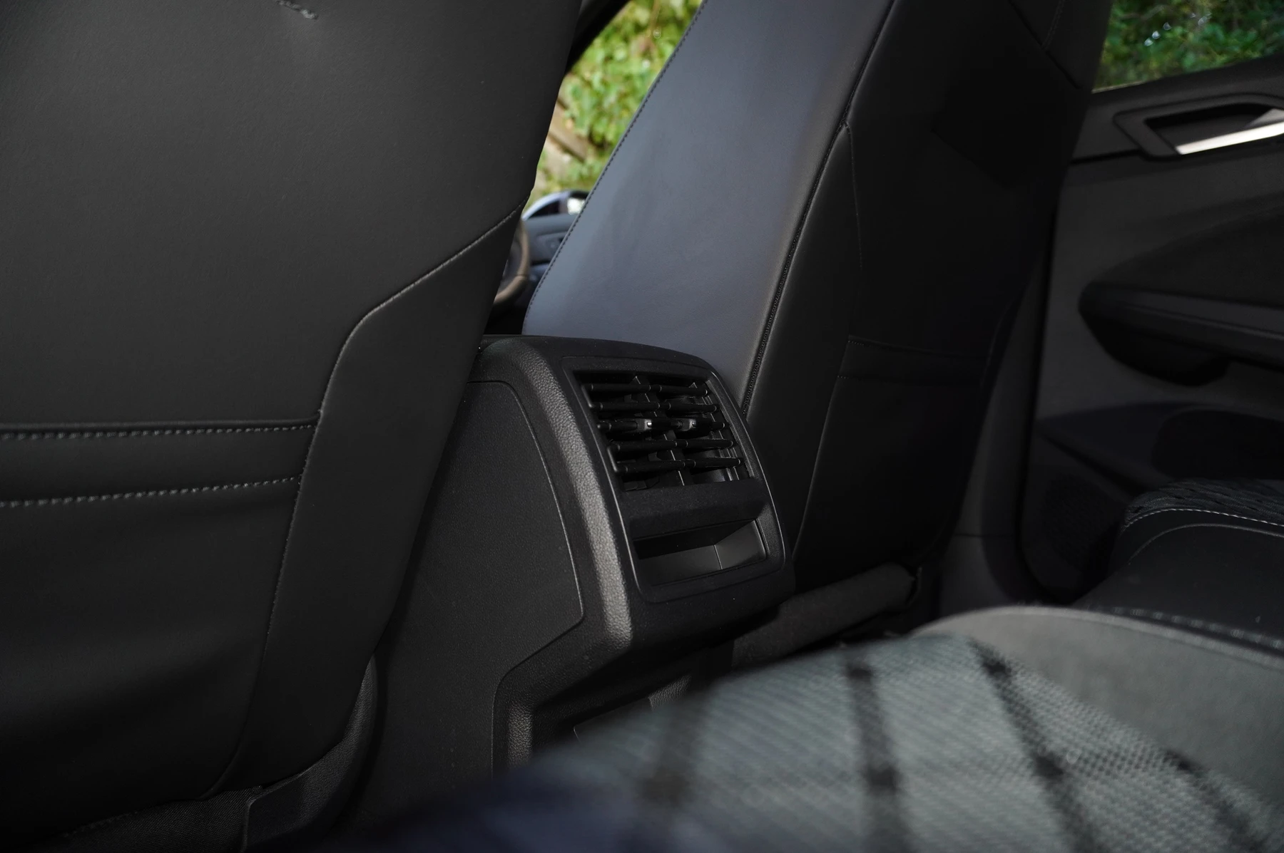 Volkswagen-Golf-image-9