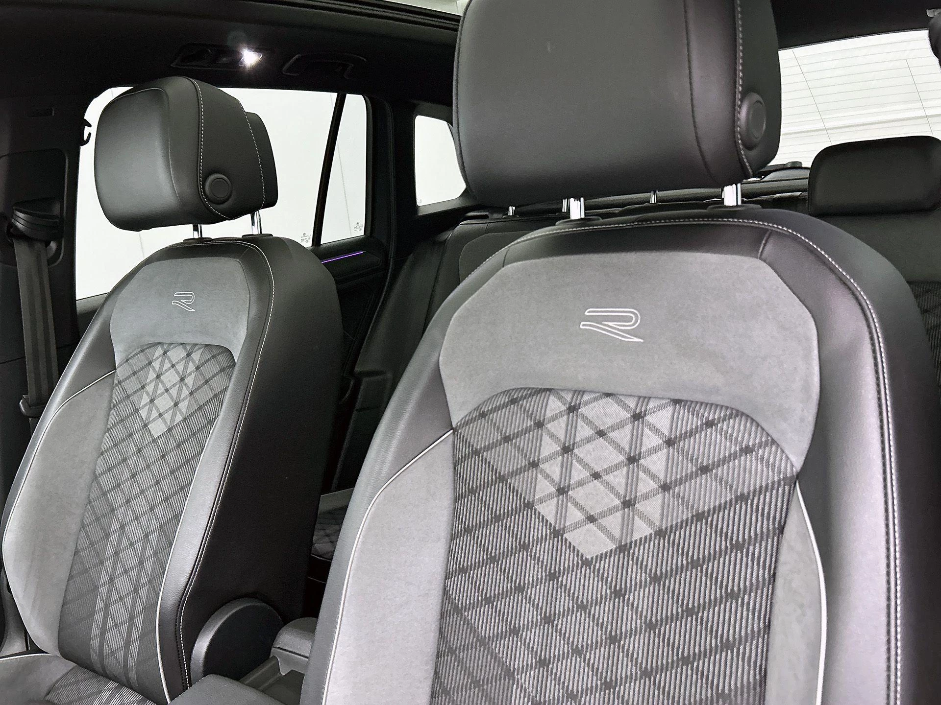 Volkswagen-Tiguan-image-12