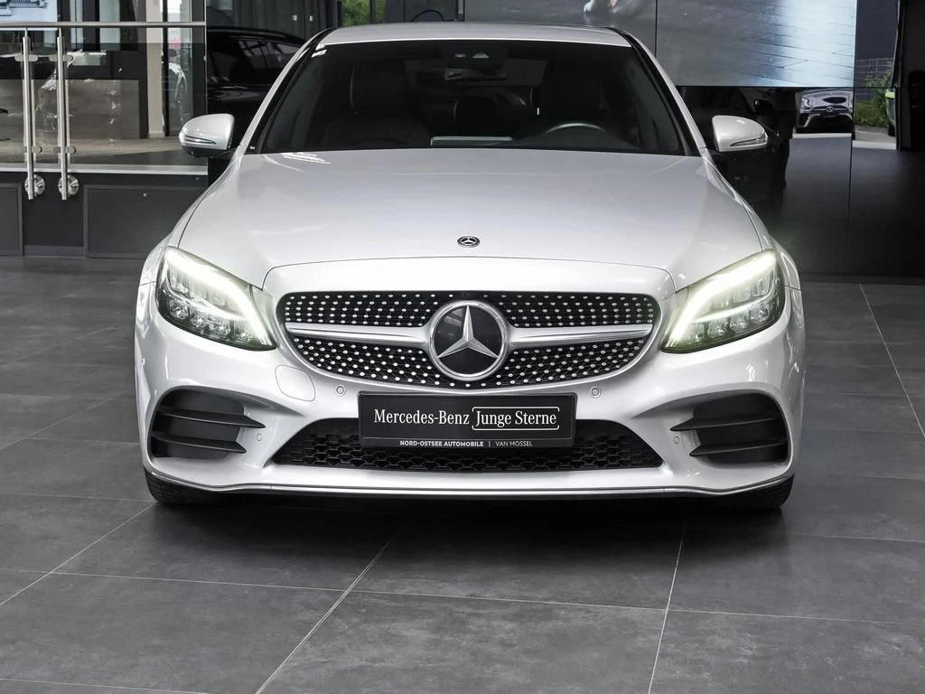 Mercedes-Benz-C-Klasse 300 de-image-3
