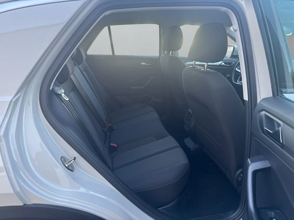 Volkswagen-T-Roc-image-11