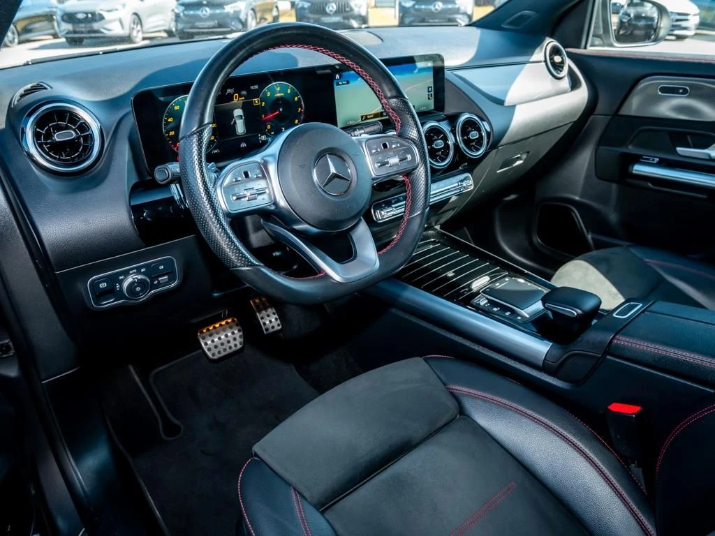 Mercedes-Benz-GLA 250-image-8
