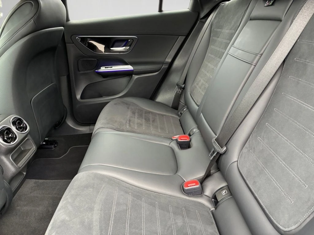 Mercedes-Benz-GLC 300 d-image-9