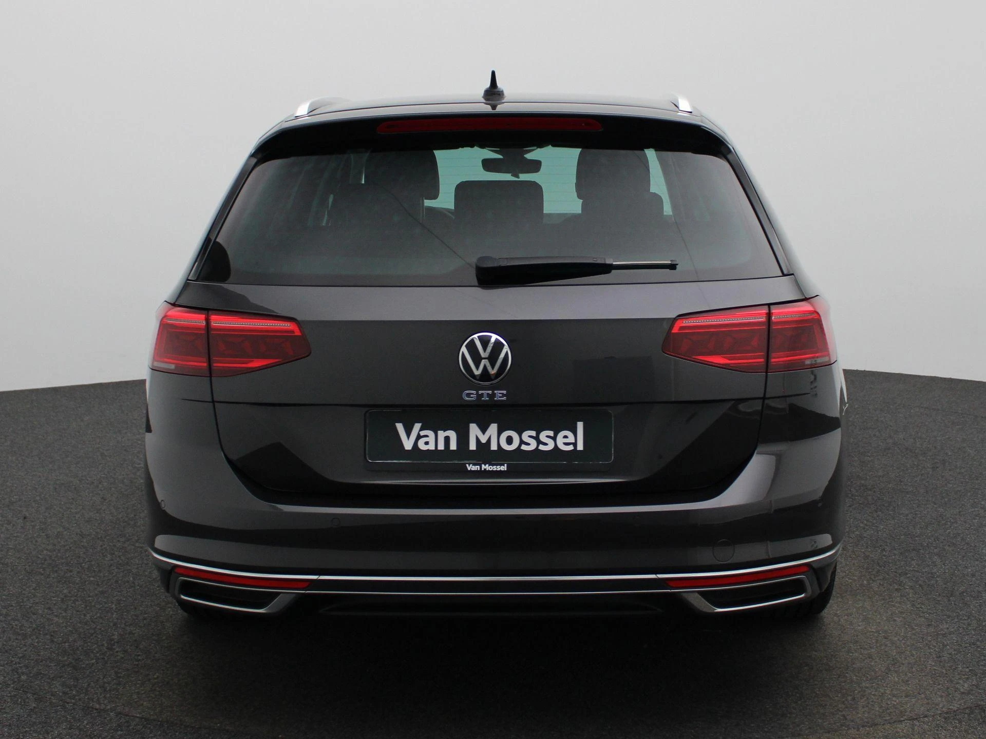 Volkswagen-Passat-image-4