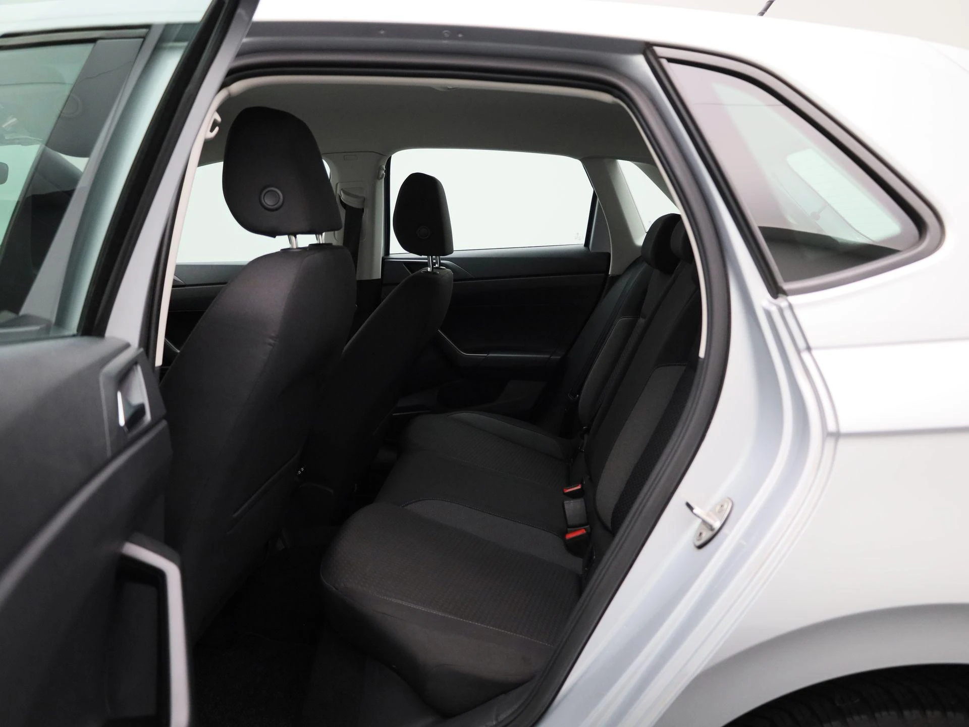 Volkswagen-Polo-image-9