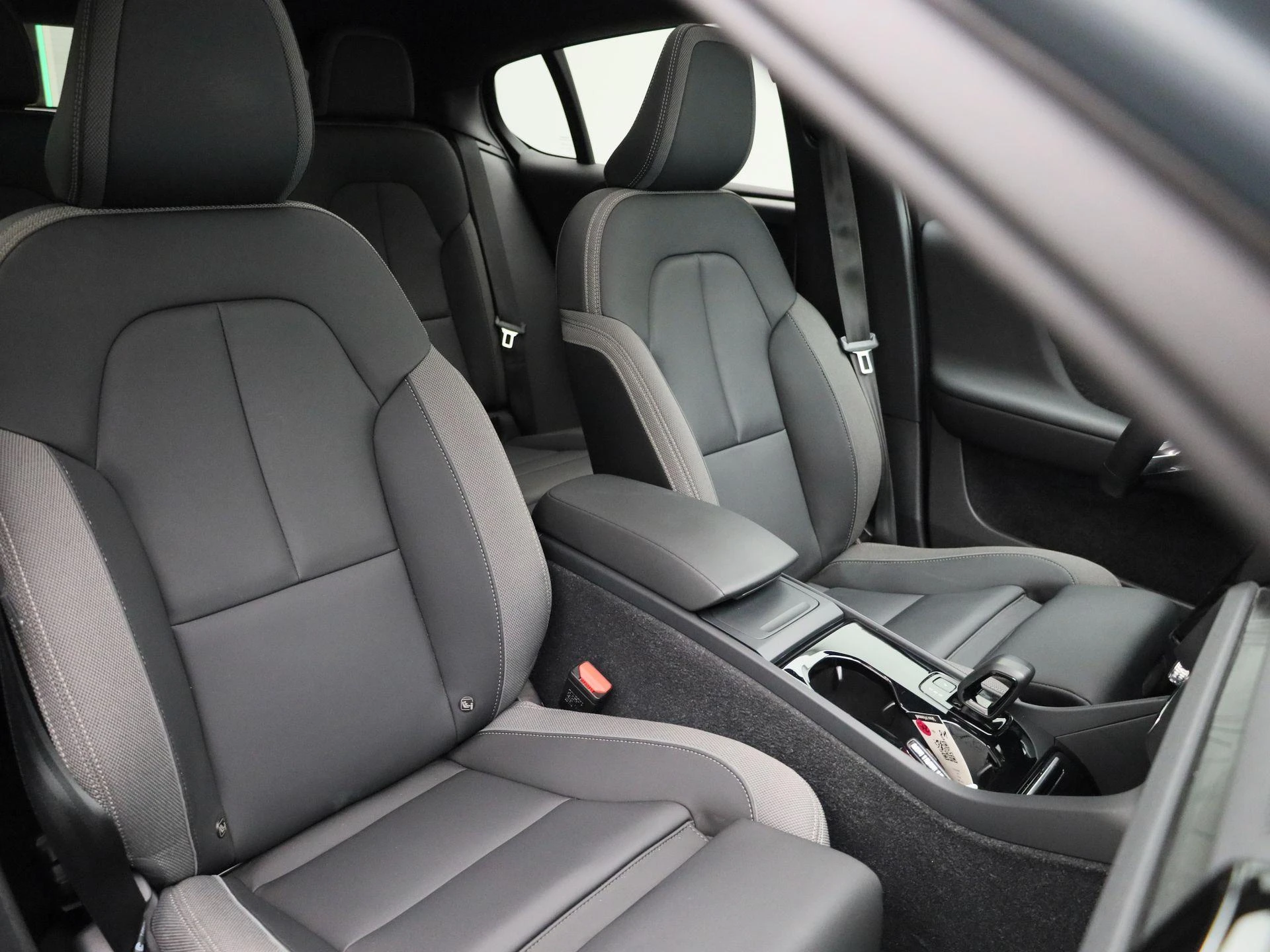 Volvo-C40-image-38