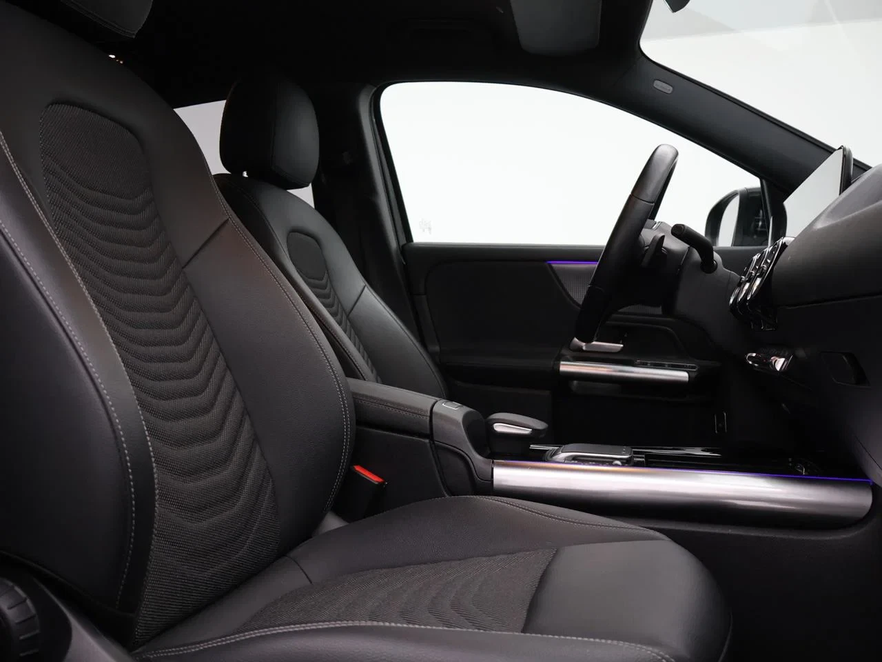 Mercedes-Benz-EQA-image-4