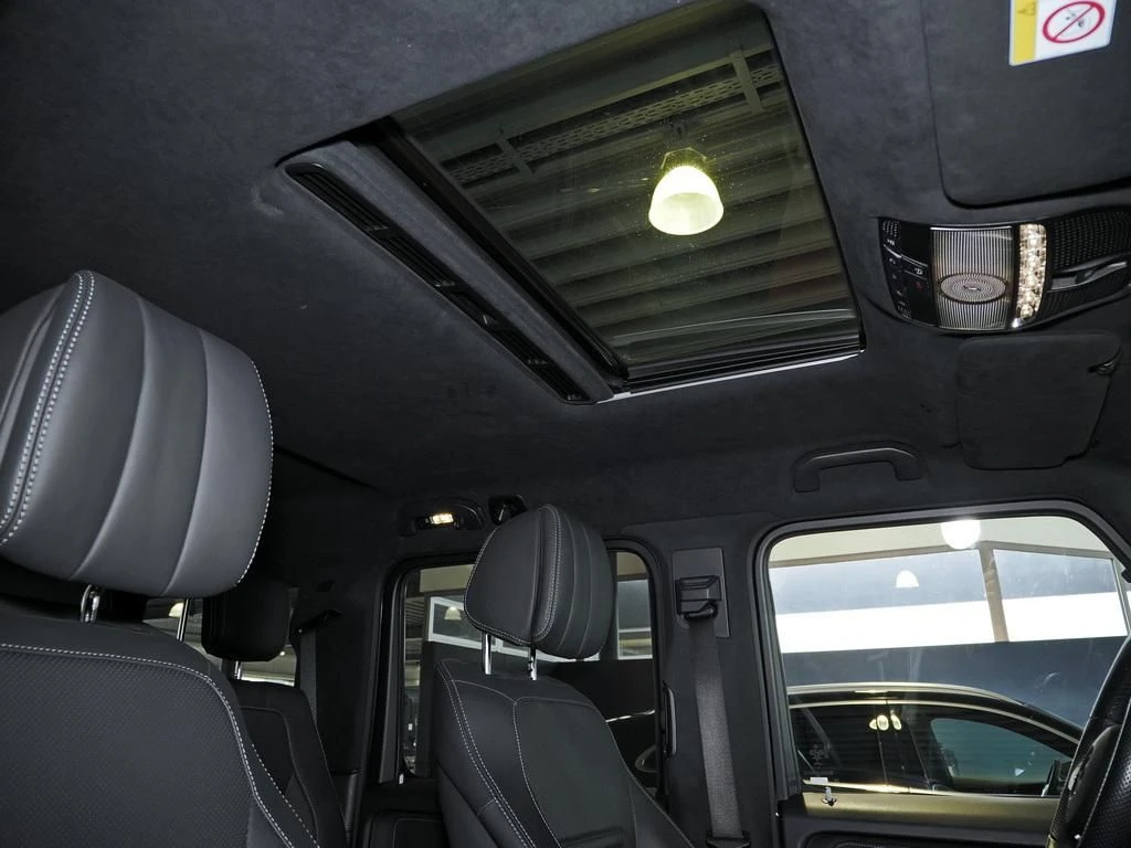 Mercedes-Benz-G-Klasse 500-image-16