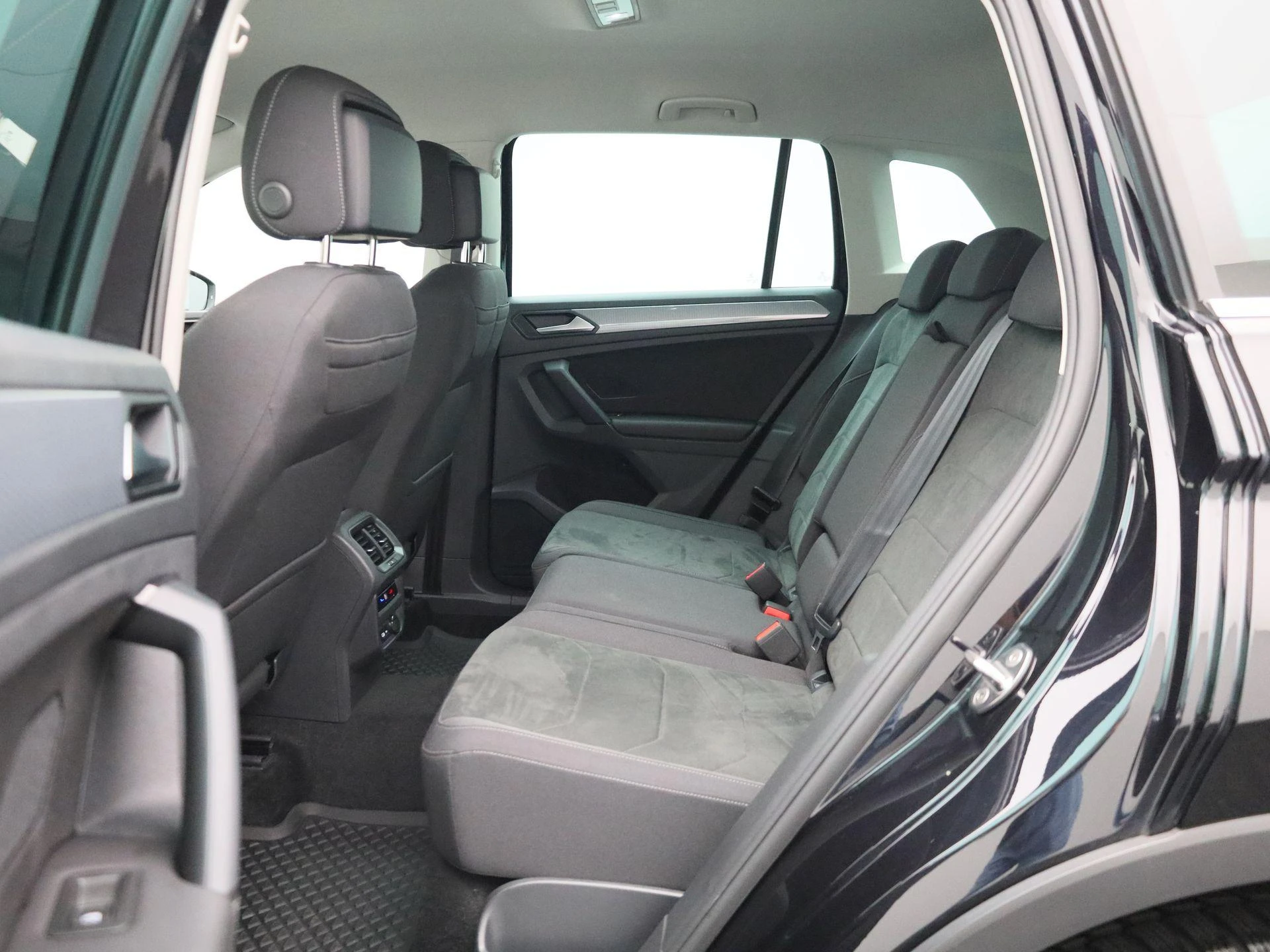 Volkswagen-Tiguan-image-11