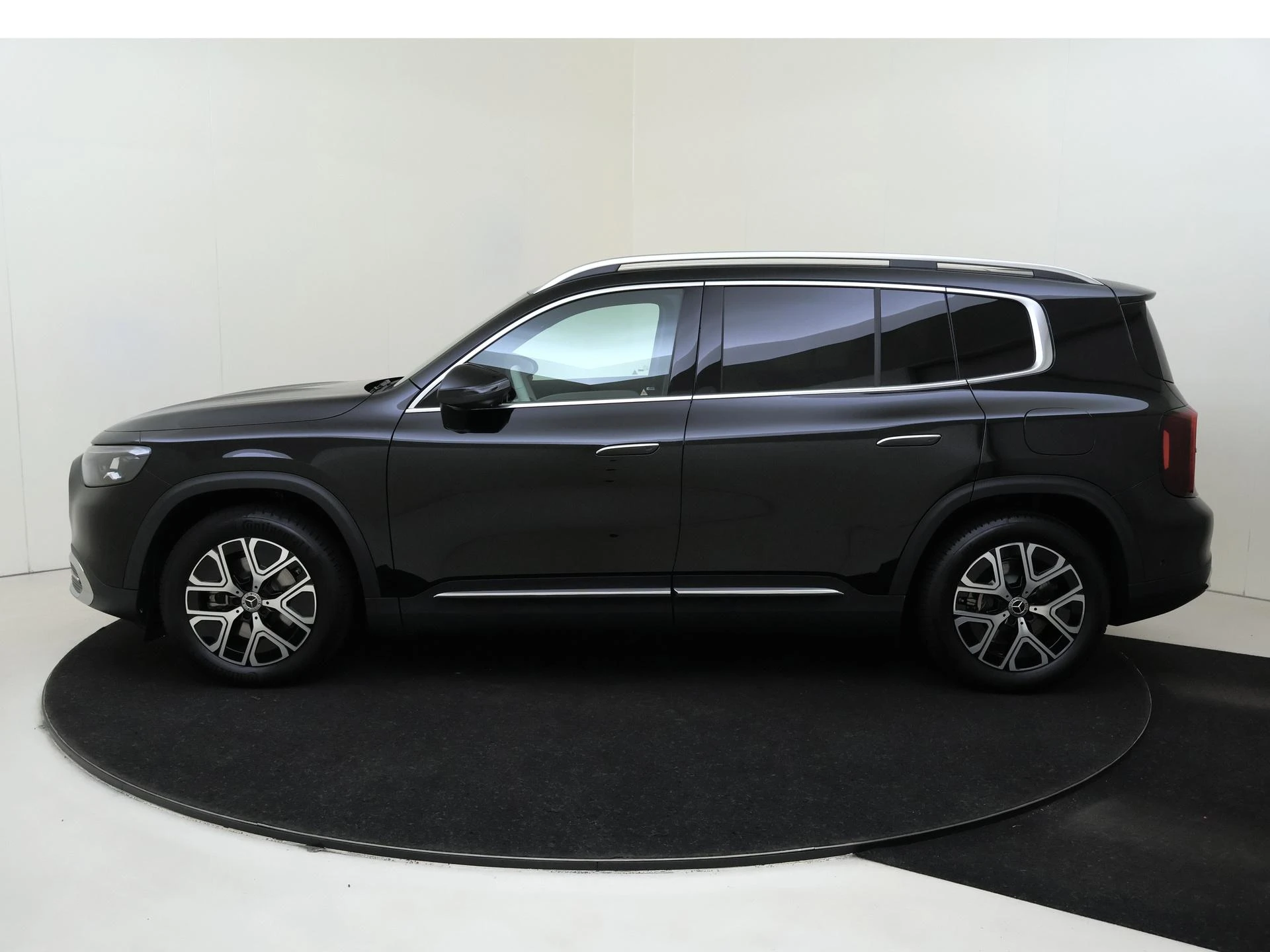 Mercedes-Benz-GLB-image-7