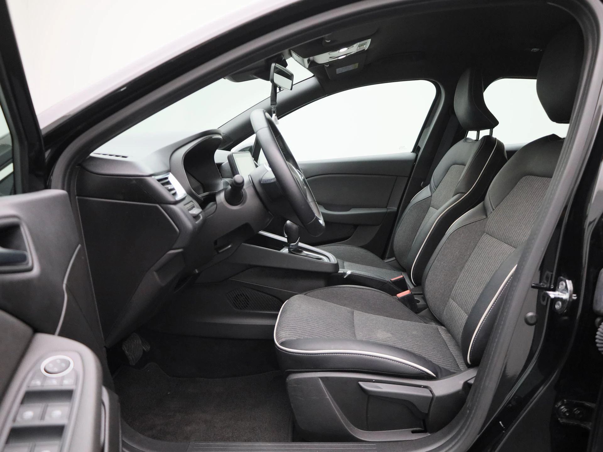 Renault-Clio-image-10