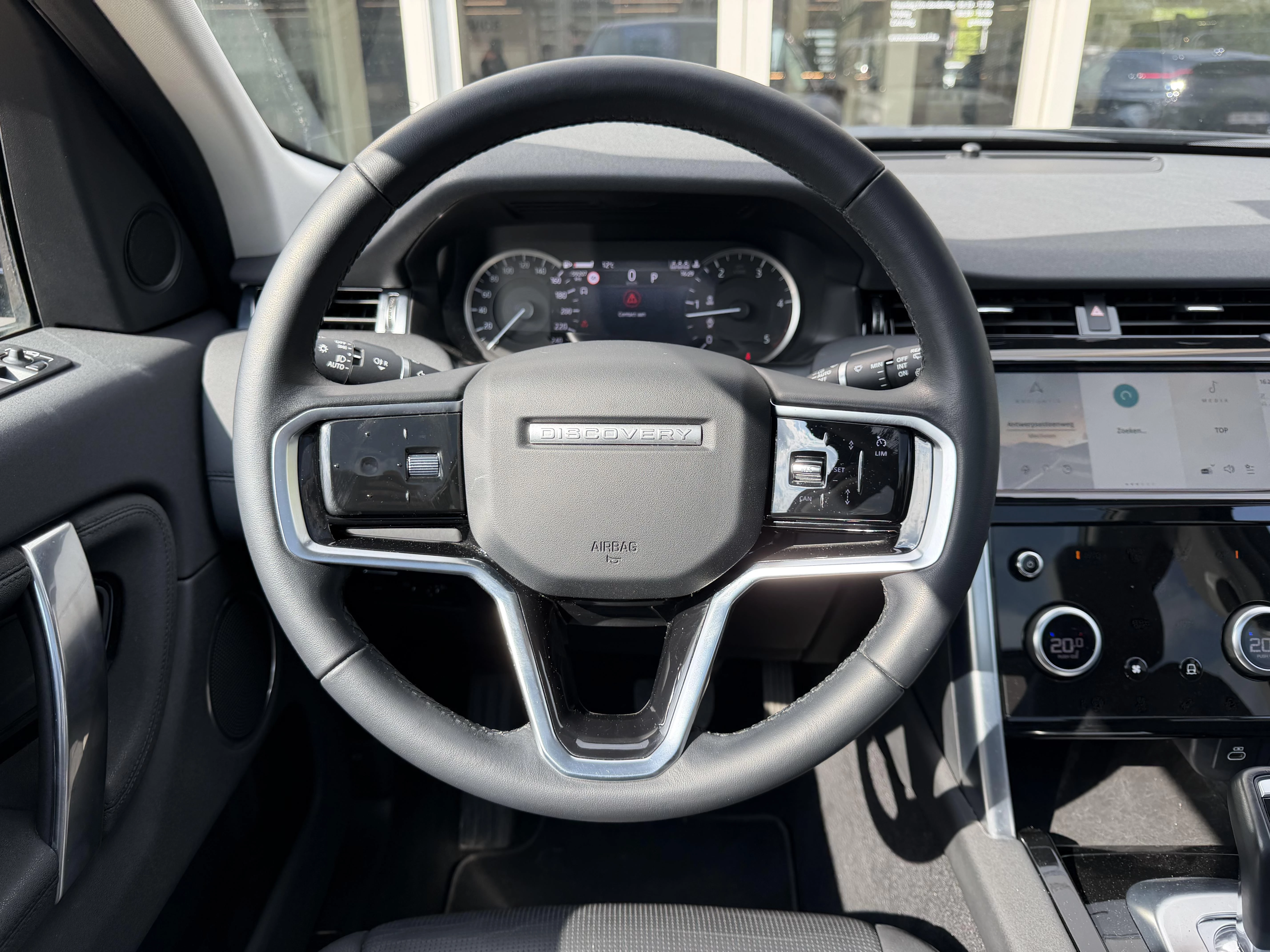 Land Rover-Discovery Sport-image-18