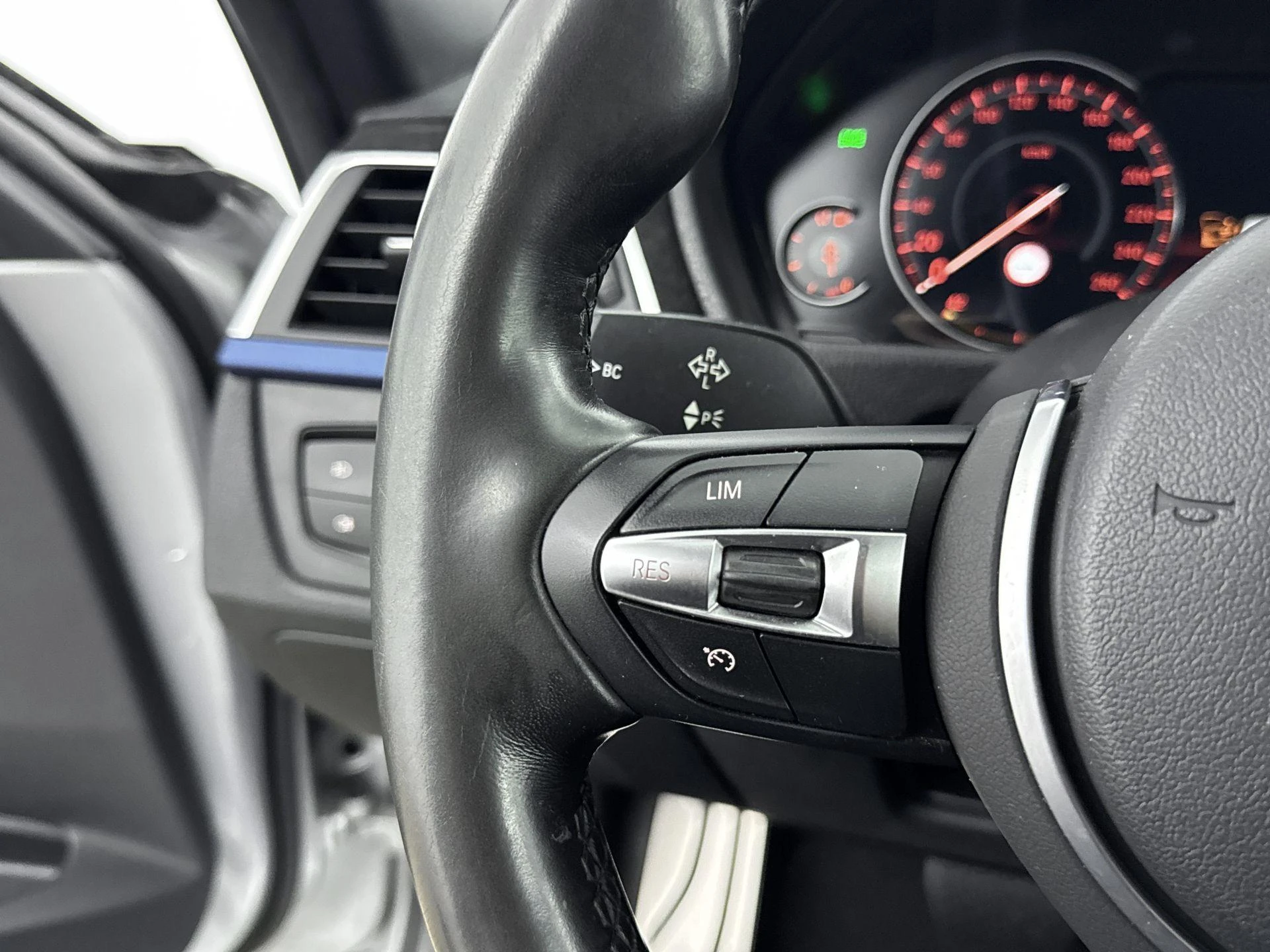 BMW-3 Serie-image-5