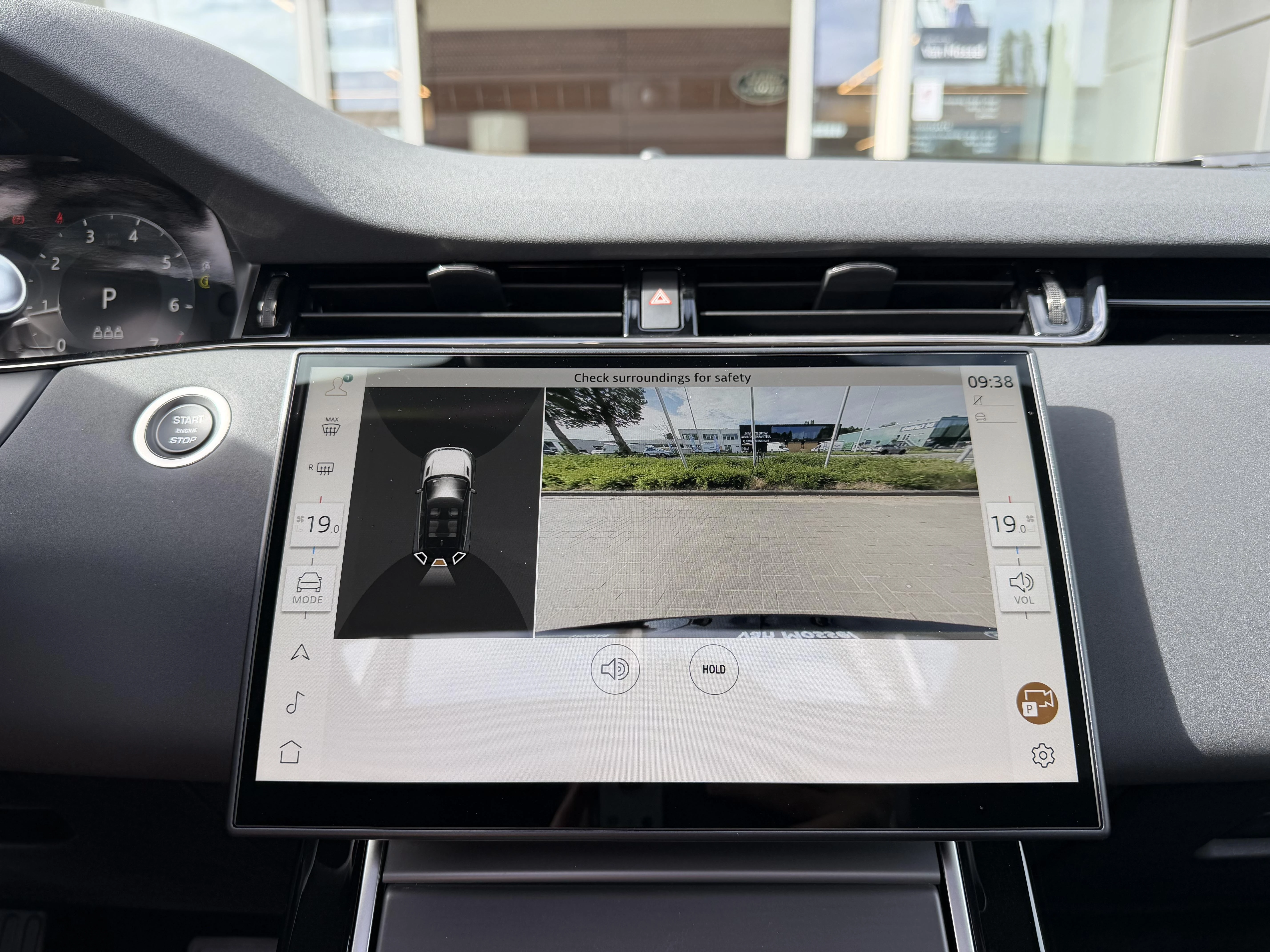 Land Rover-Range Rover Evoque-image-16
