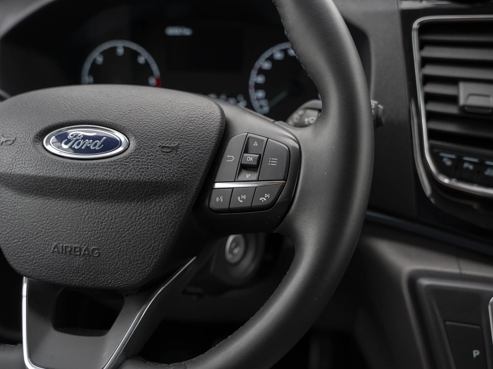 Ford-Tourneo Custom-image-8