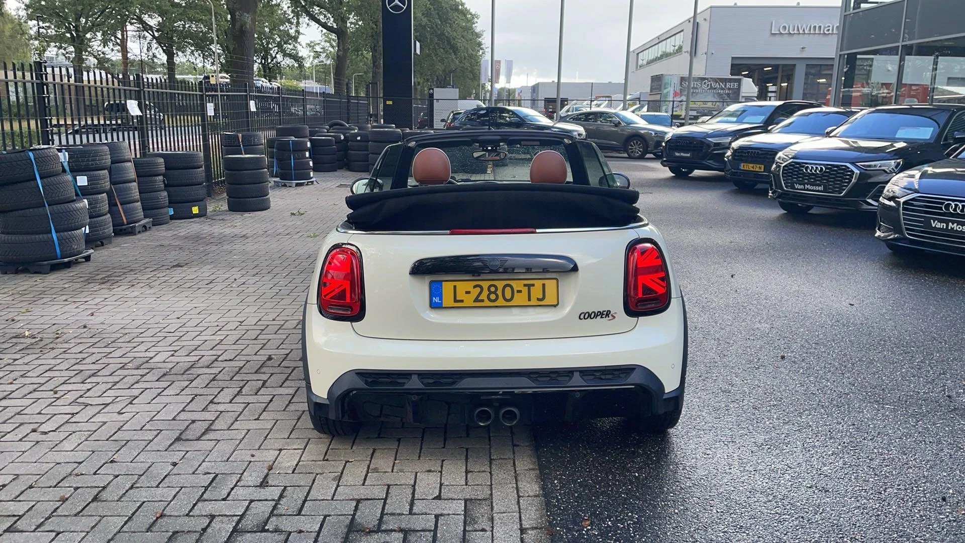 MINI-Cooper S Cabrio-image-16