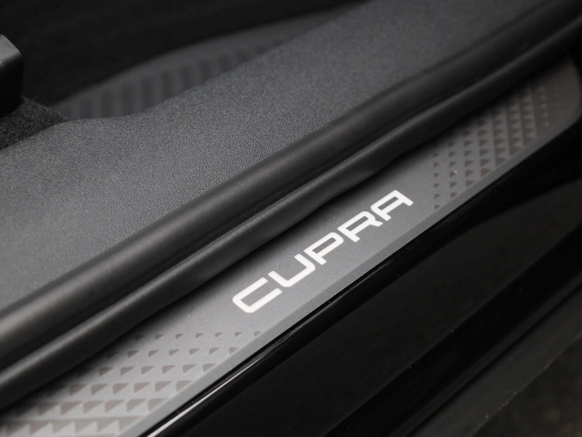 CUPRA Terramar 1.5 TSI e-Hybrid Business