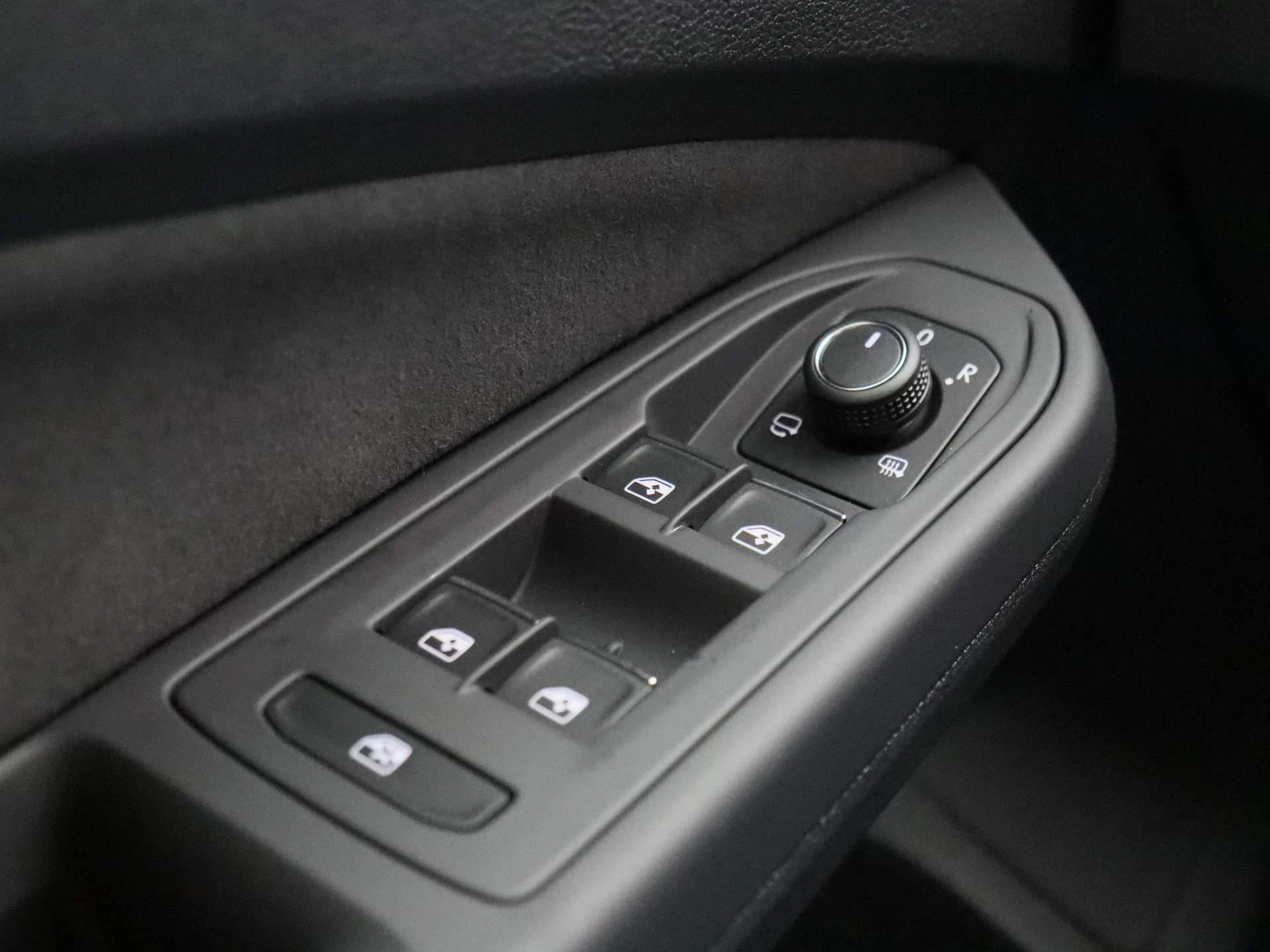 Volkswagen-Golf-image-36