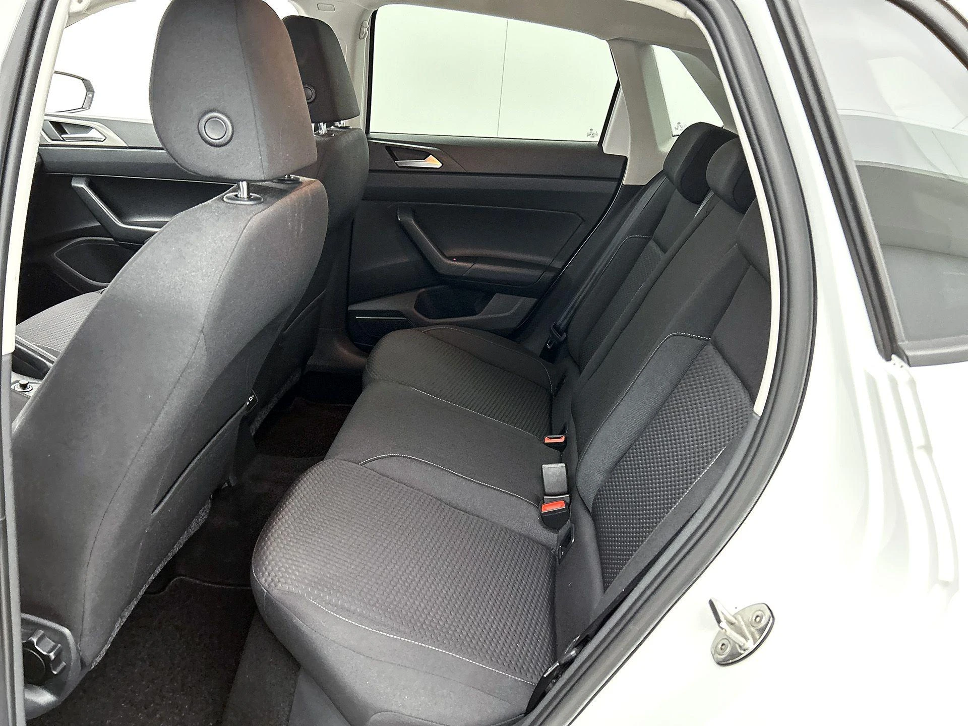 Volkswagen-Polo-image-25