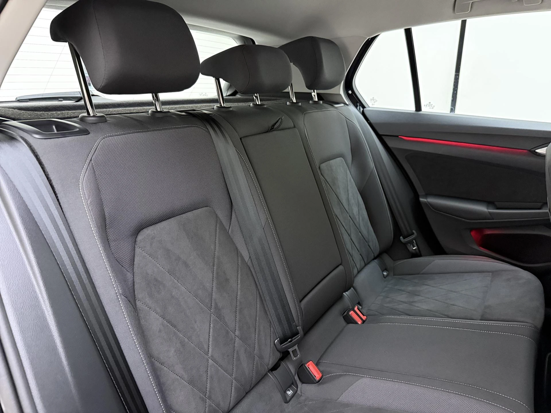 Volkswagen-Golf-image-11