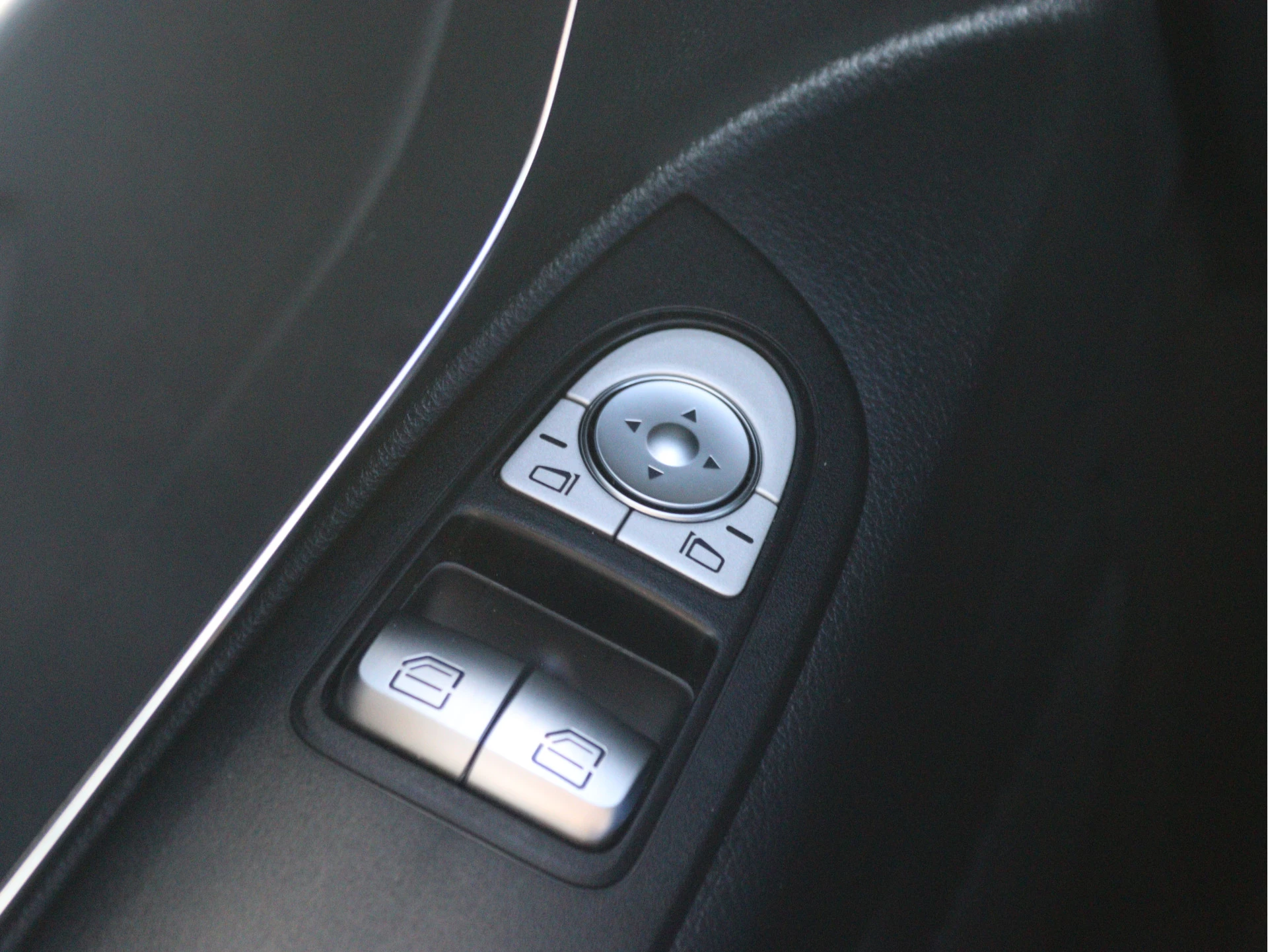 Mercedes-Benz-Vito-image-5