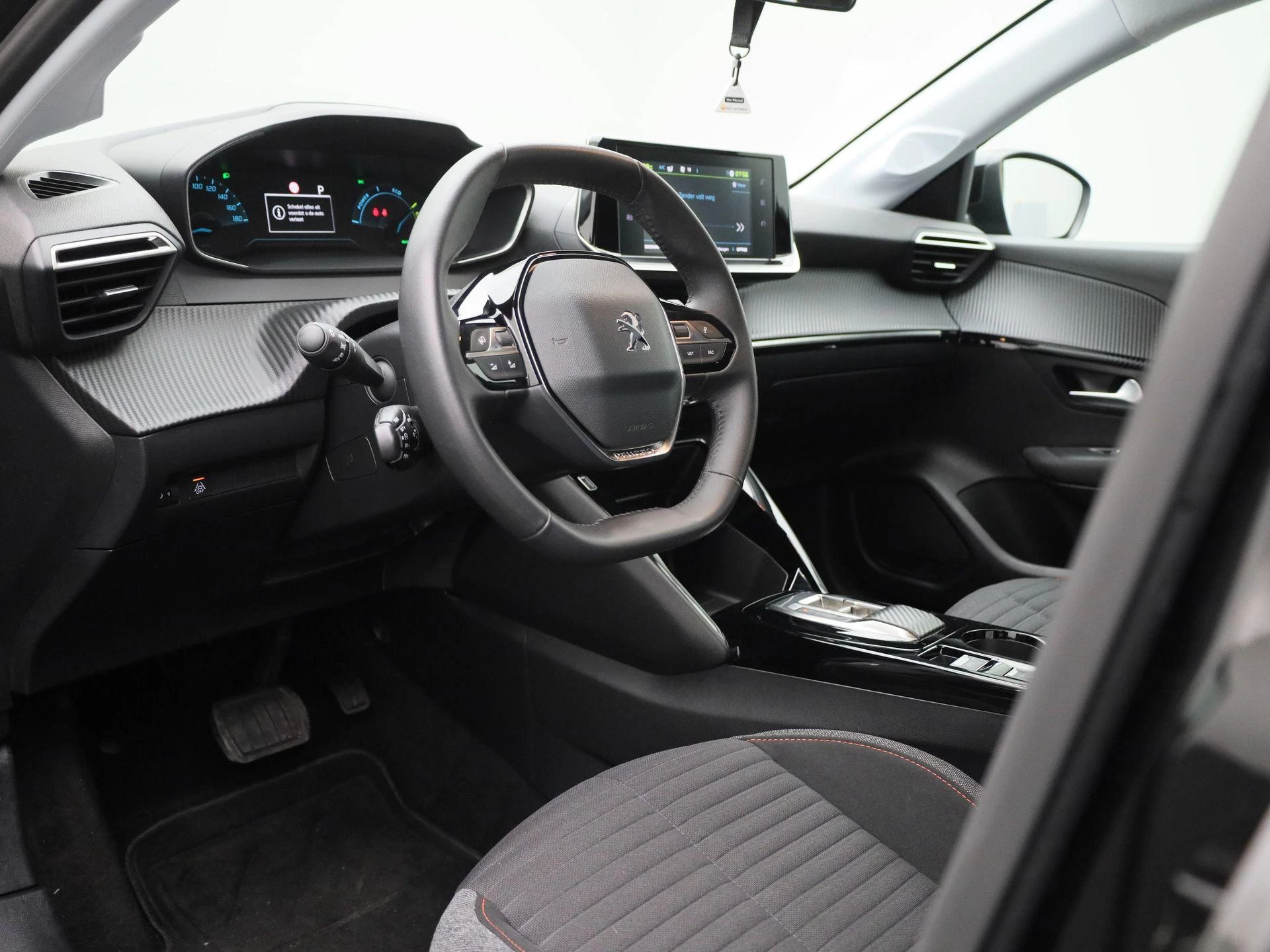 Peugeot-e-208-image-26