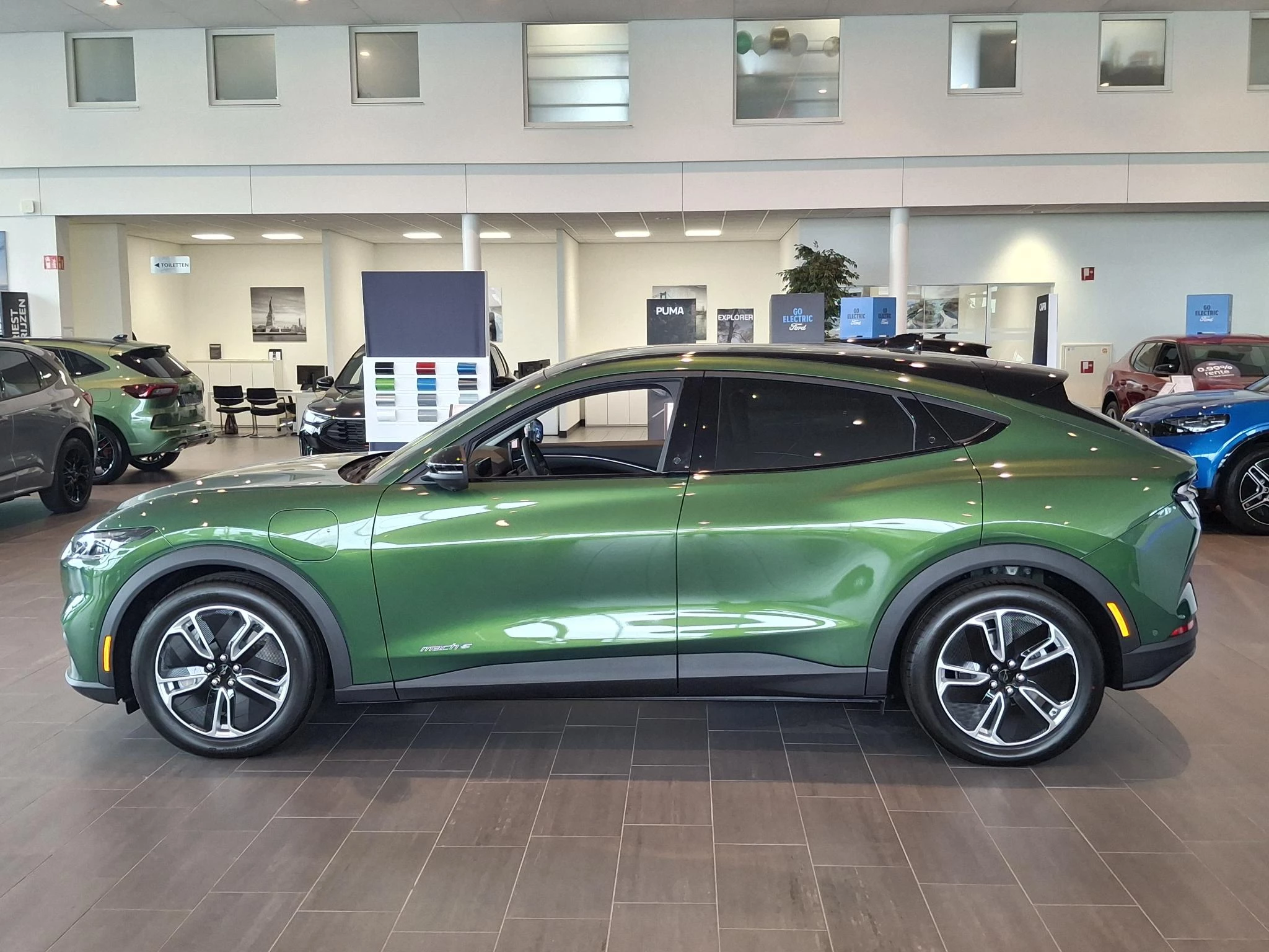 Ford Mustang Mach-E Standard RWD 75 kWh