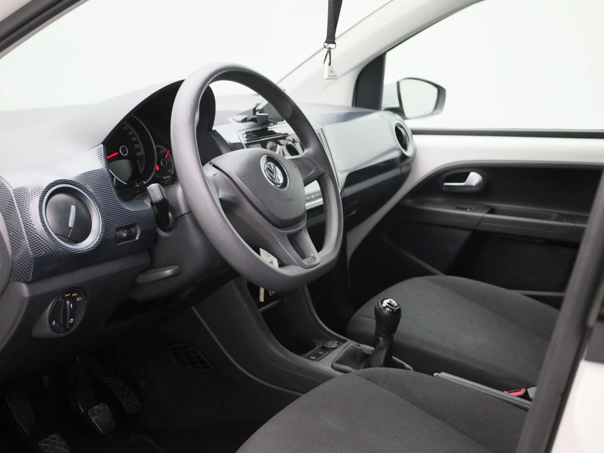 Volkswagen-up!-image-18