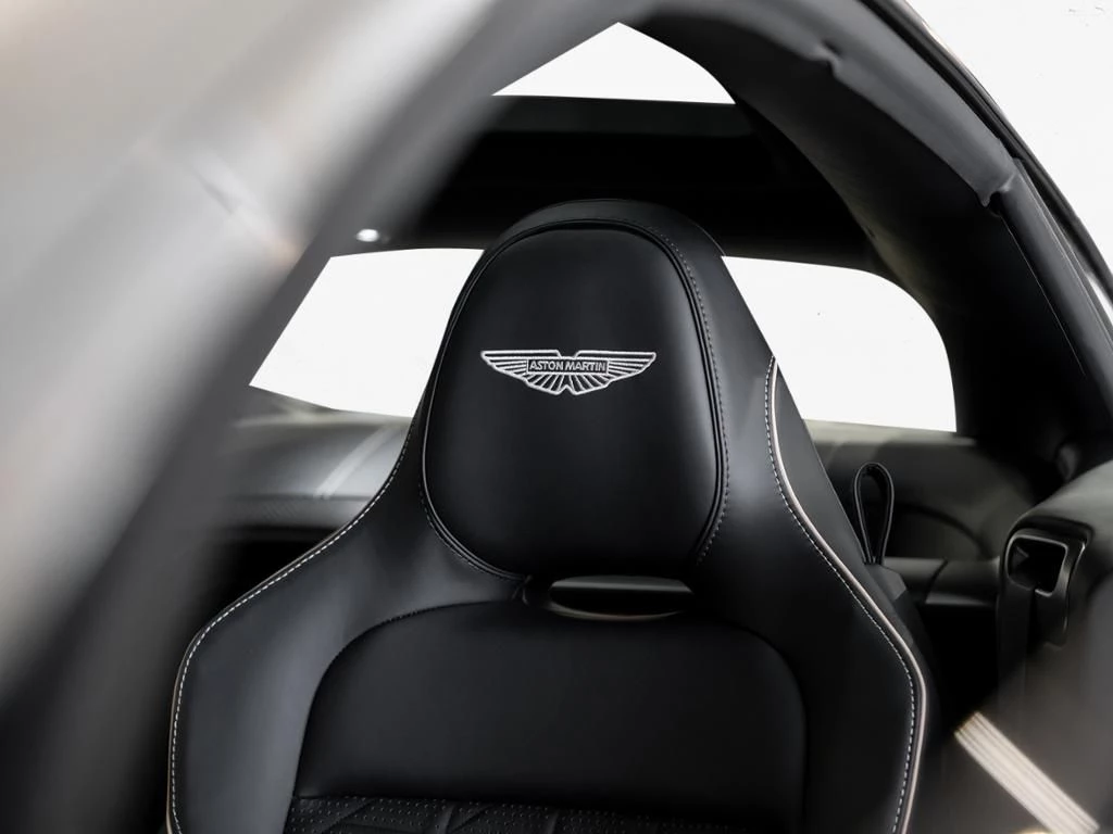 Aston Martin-Vanquish-image-4