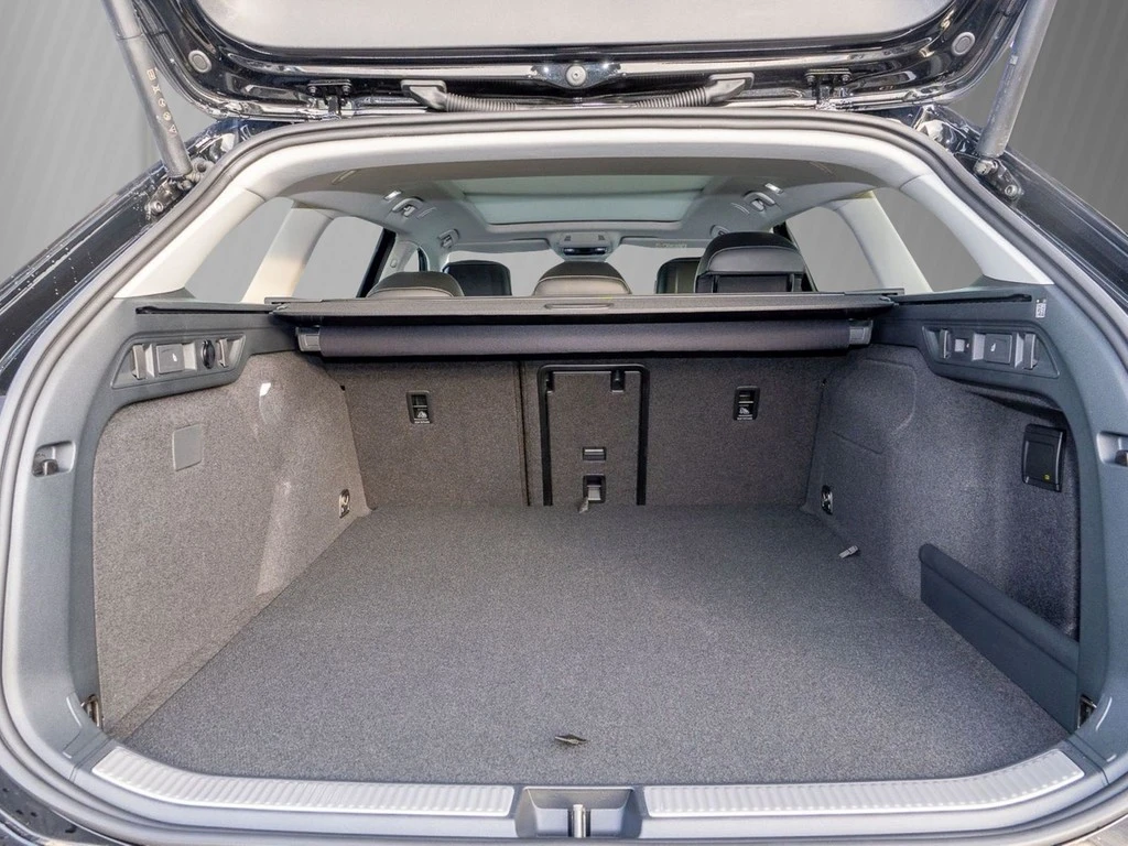 Volkswagen Passat Variant 1.5 TSI DSG eHybrid Elegance AHK