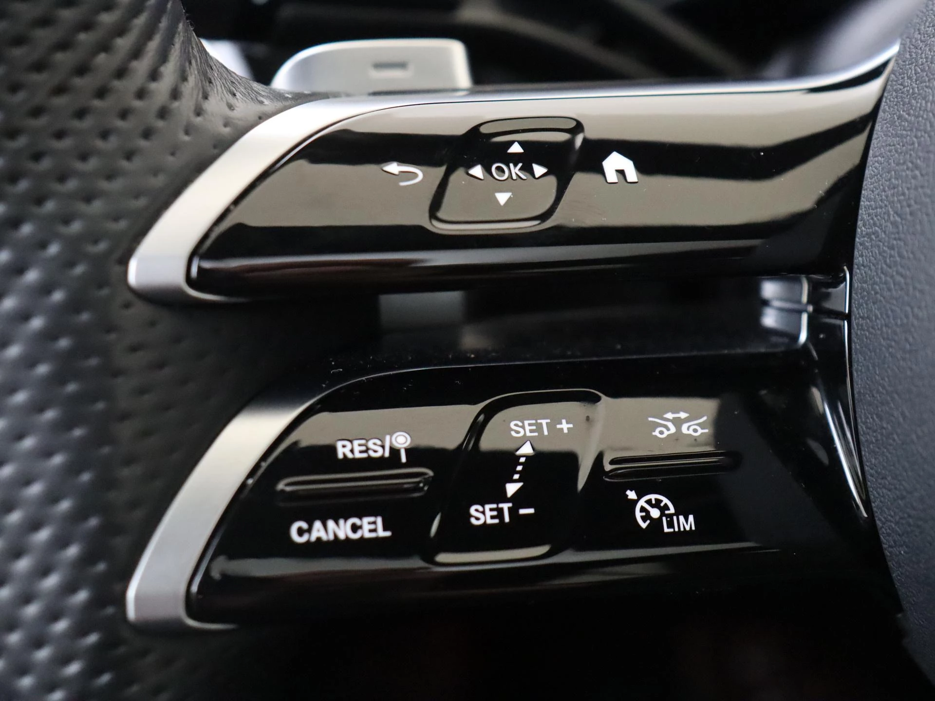 Mercedes-Benz-E-Klasse-image-16